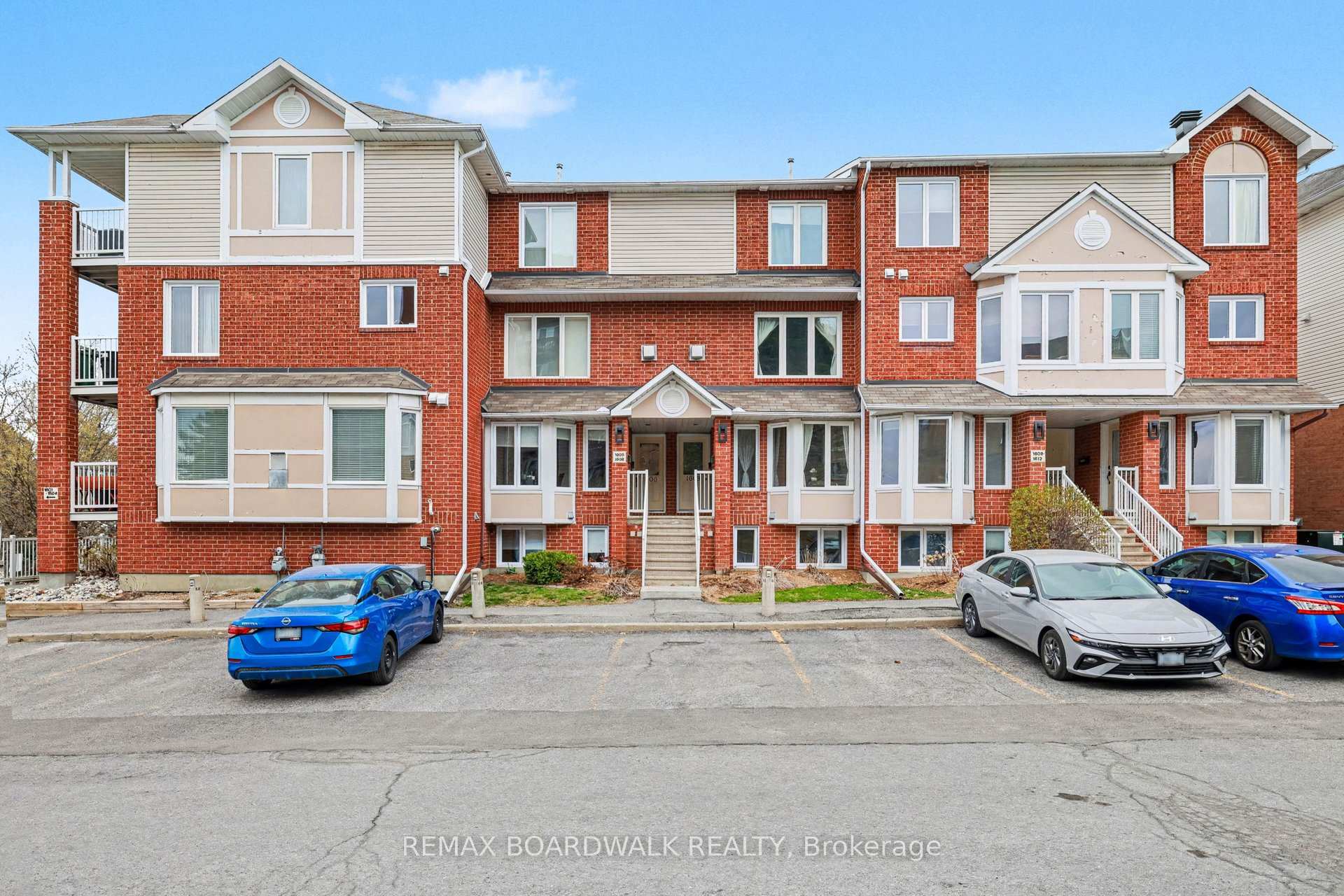 Photo 1 of 1607 Locksley Lane, Ottawa, Beaconwood — HOMEH