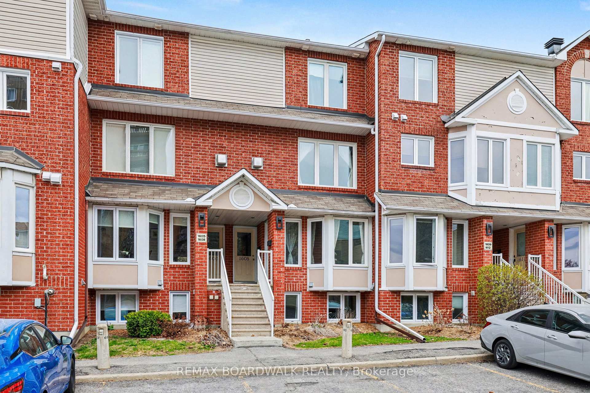 Photo 2 of 1607 Locksley Lane, Ottawa, Beaconwood — HOMEH
