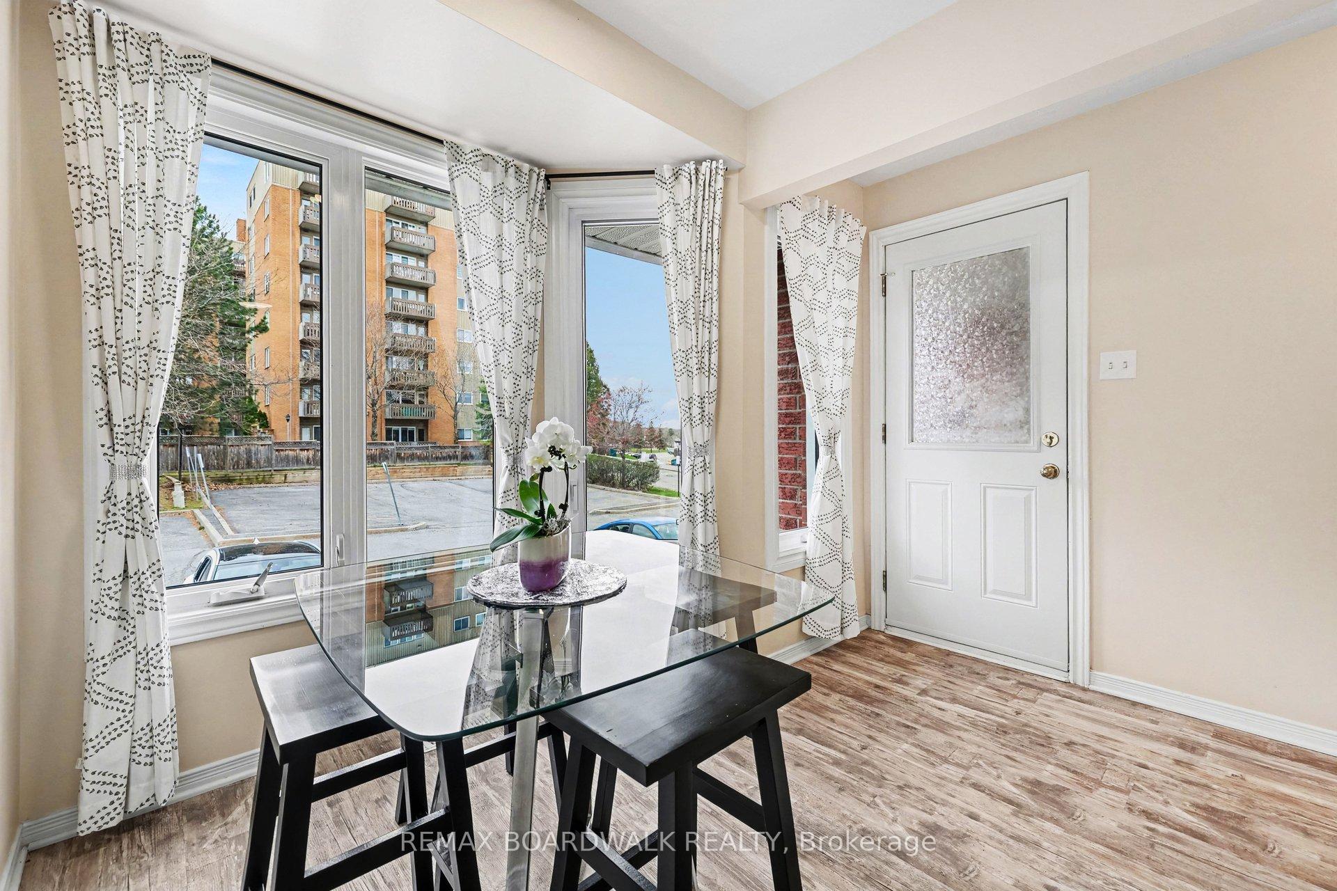 Photo 5 of 1607 Locksley Lane, Ottawa, Beaconwood — HOMEH