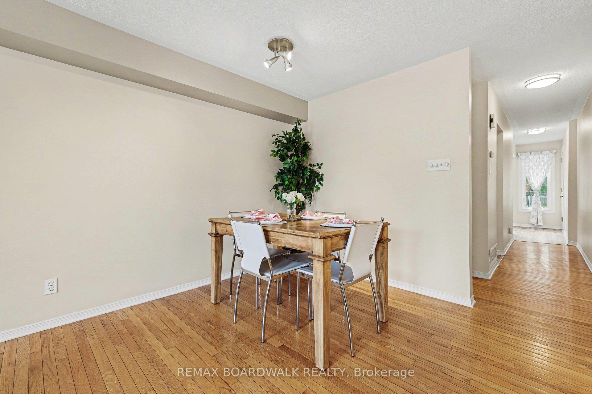 Photo 7 of 1607 Locksley Lane, Ottawa, Beaconwood — HOMEH