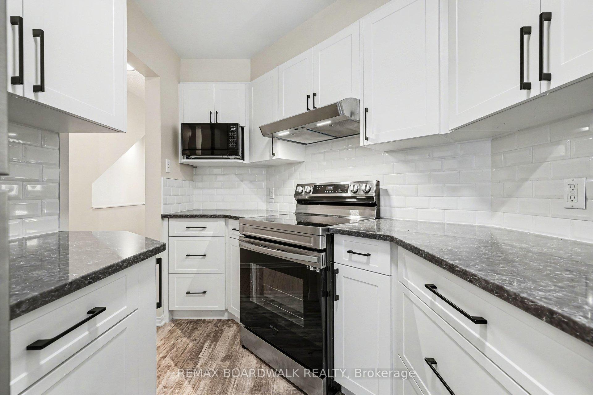 Photo 8 of 1607 Locksley Lane, Ottawa, Beaconwood — HOMEH