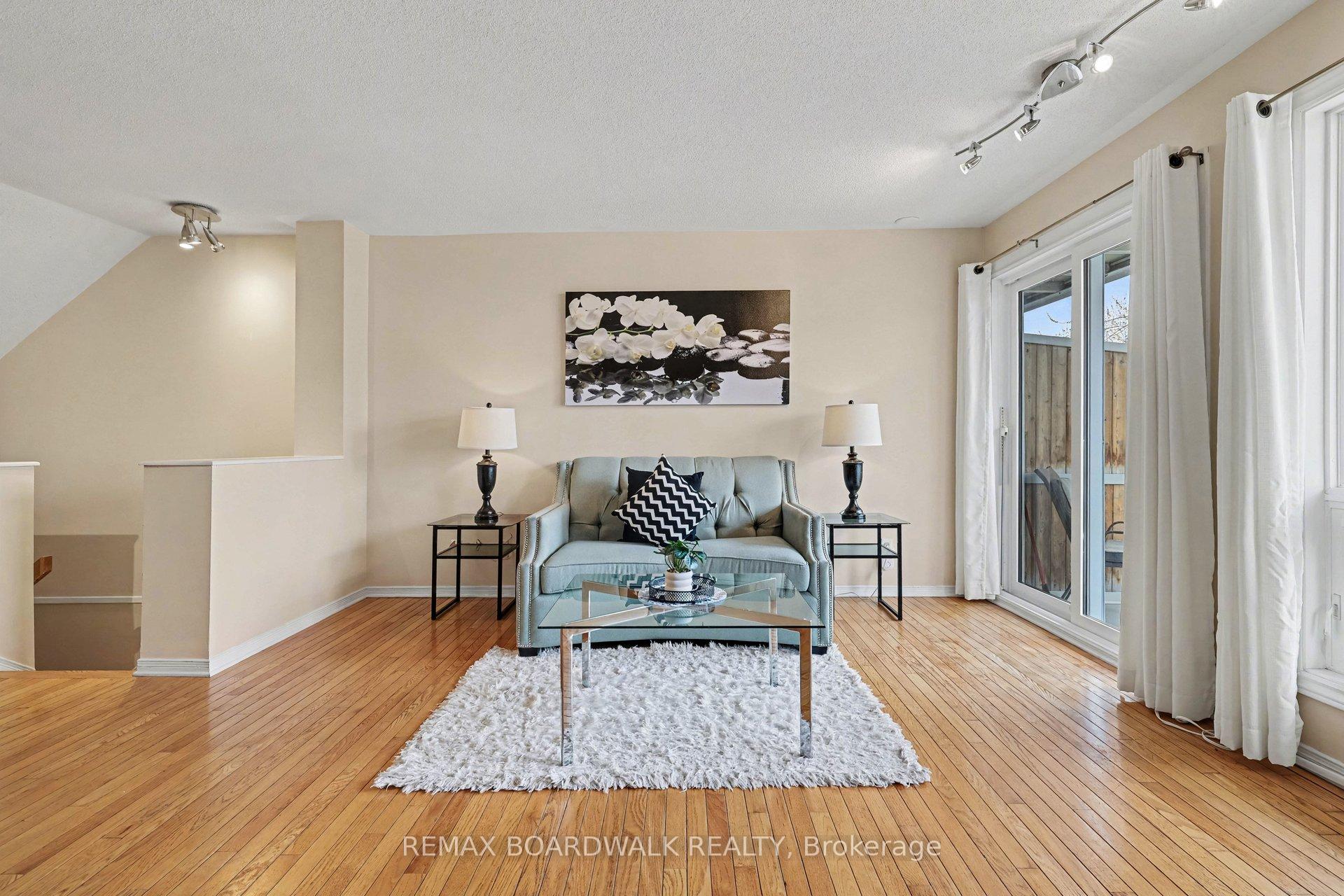 Photo 16 of 1607 Locksley Lane, Ottawa, Beaconwood — HOMEH