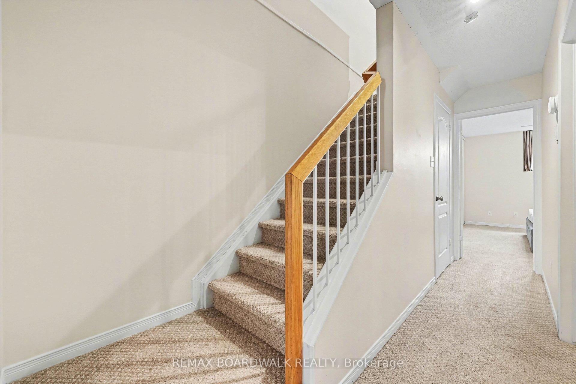 Photo 17 of 1607 Locksley Lane, Ottawa, Beaconwood — HOMEH