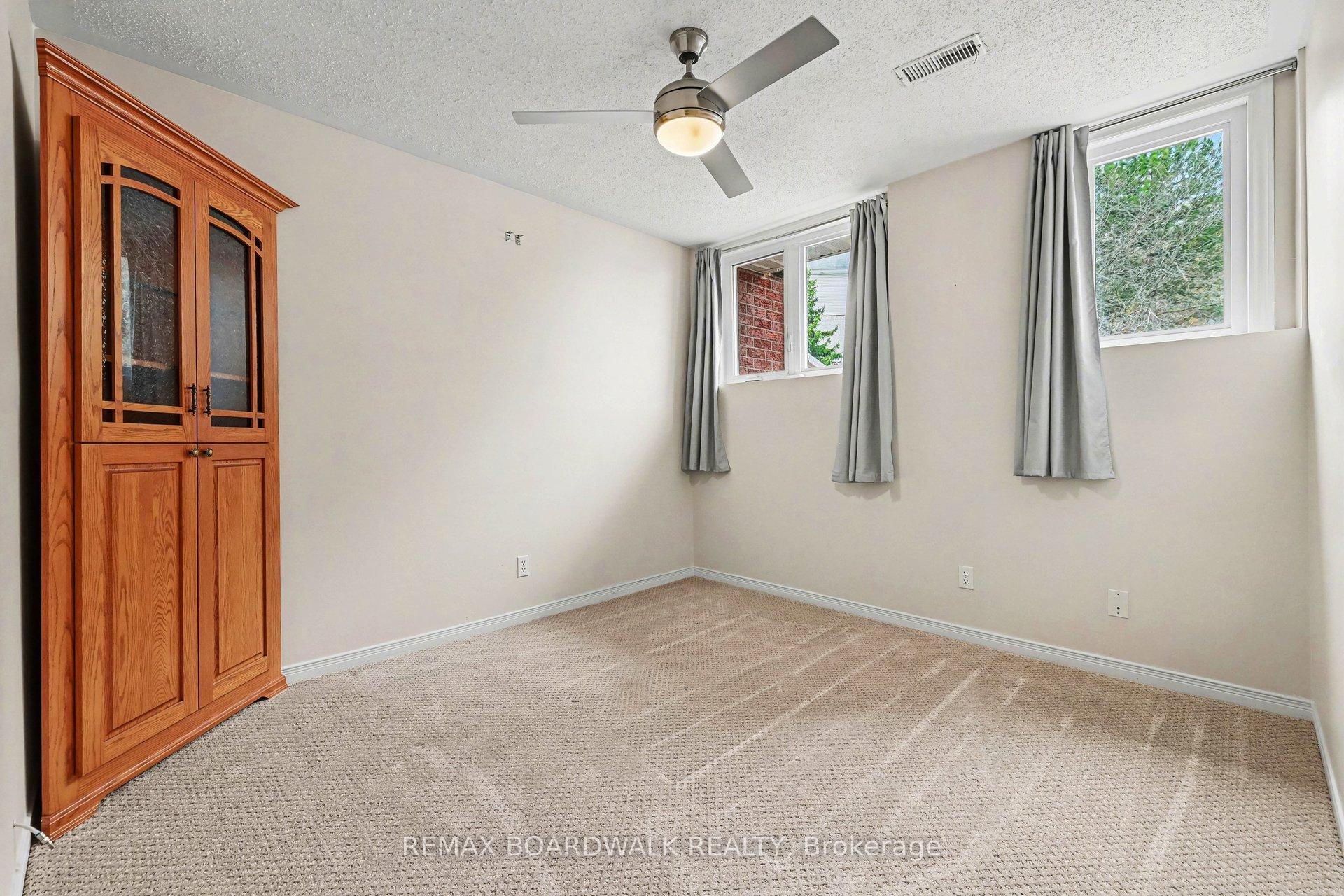 Photo 18 of 1607 Locksley Lane, Ottawa, Beaconwood — HOMEH