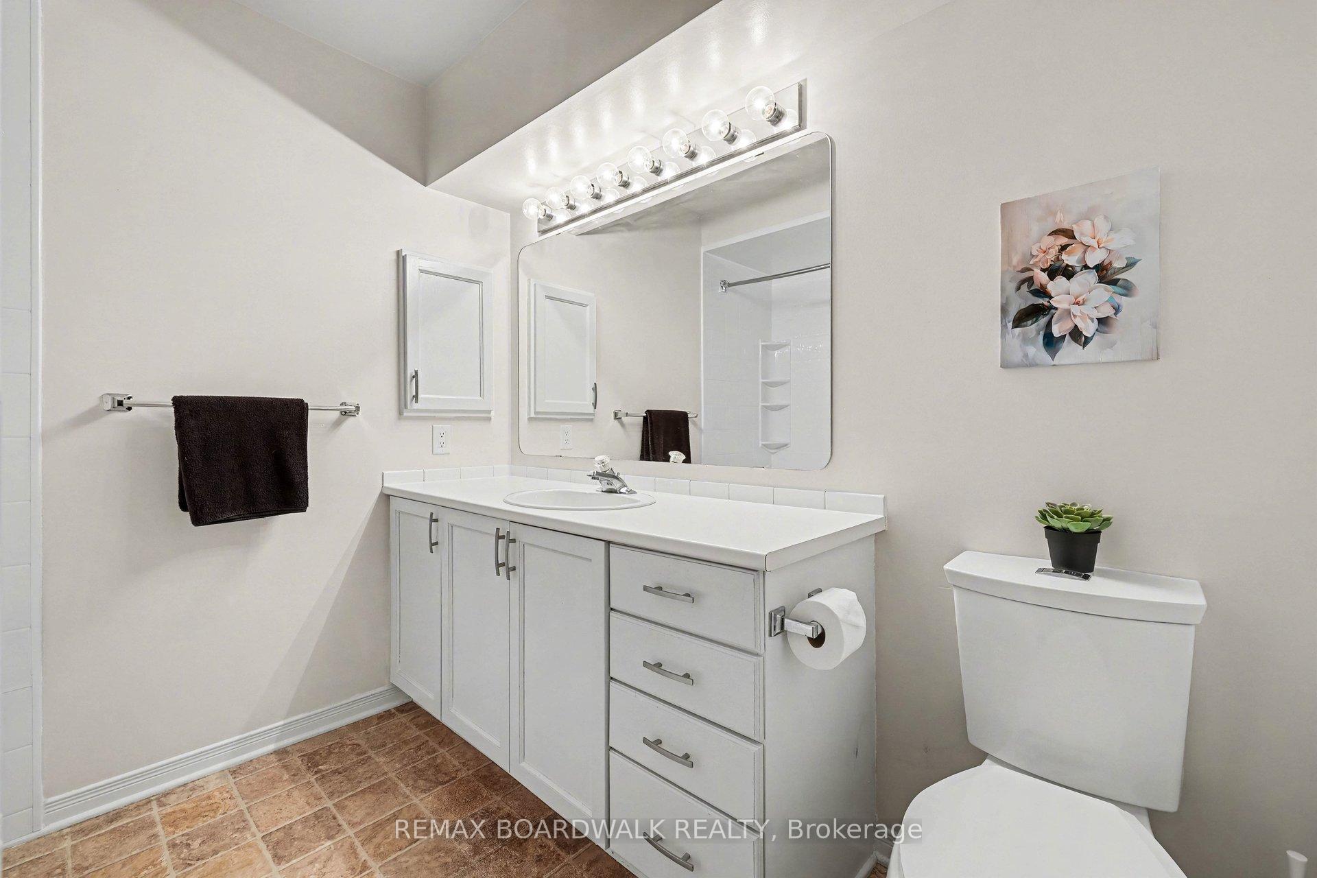 Photo 21 of 1607 Locksley Lane, Ottawa, Beaconwood — HOMEH