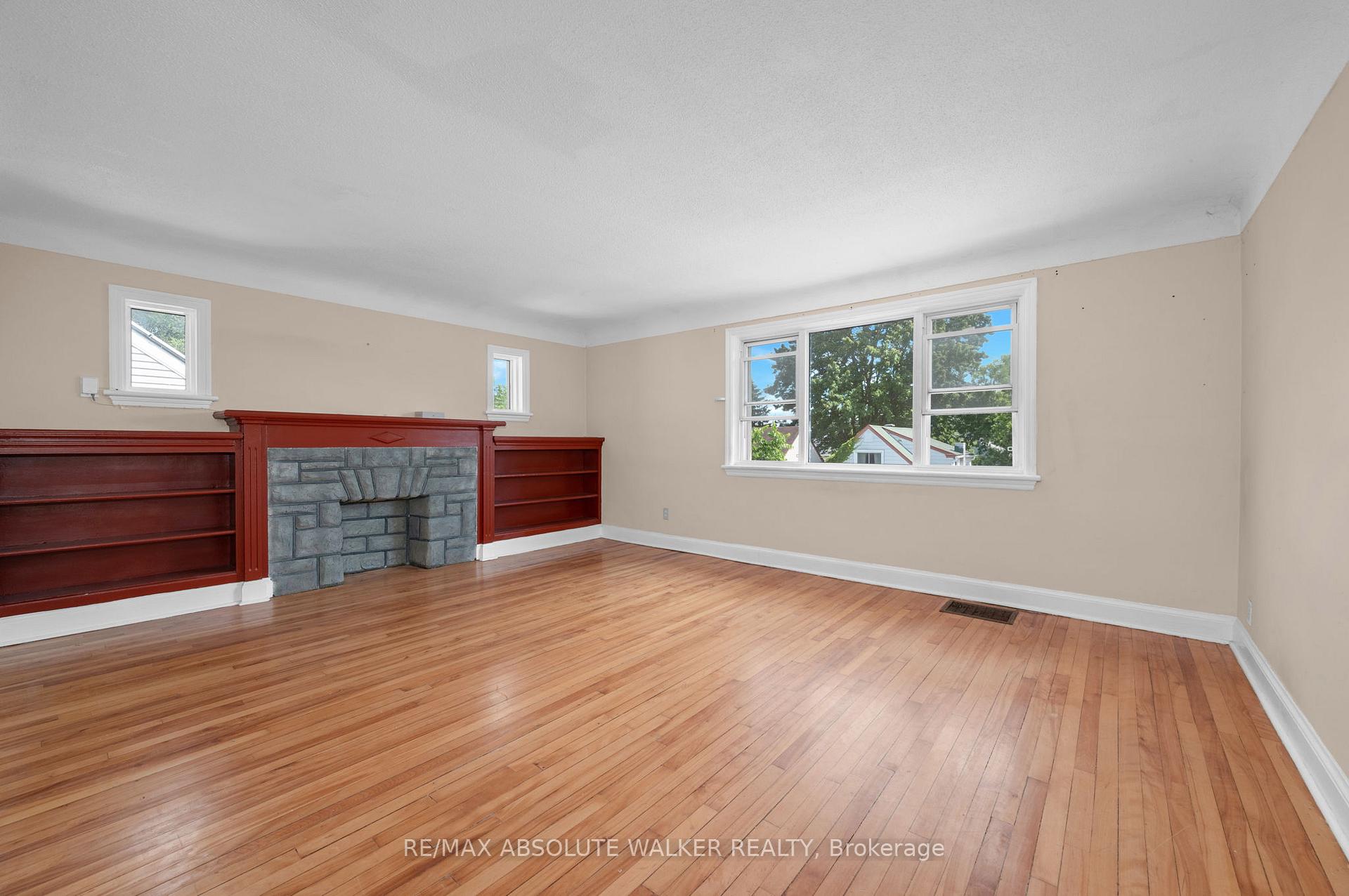 Photo 4 of Unit 3, 131 Dagmar Avenue, Ottawa, Vanier — HOMEH
