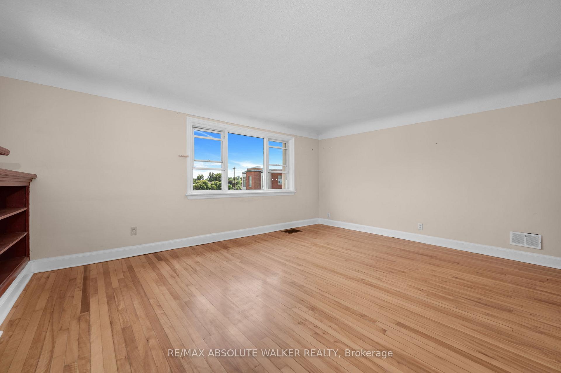 Photo 6 of Unit 3, 131 Dagmar Avenue, Ottawa, Vanier — HOMEH