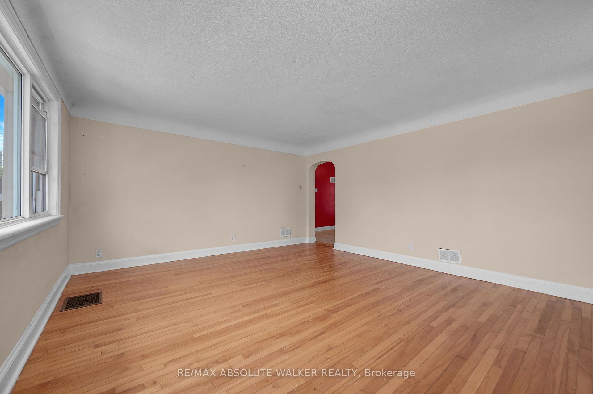 Photo 7 of Unit 3, 131 Dagmar Avenue, Ottawa, Vanier — HOMEH