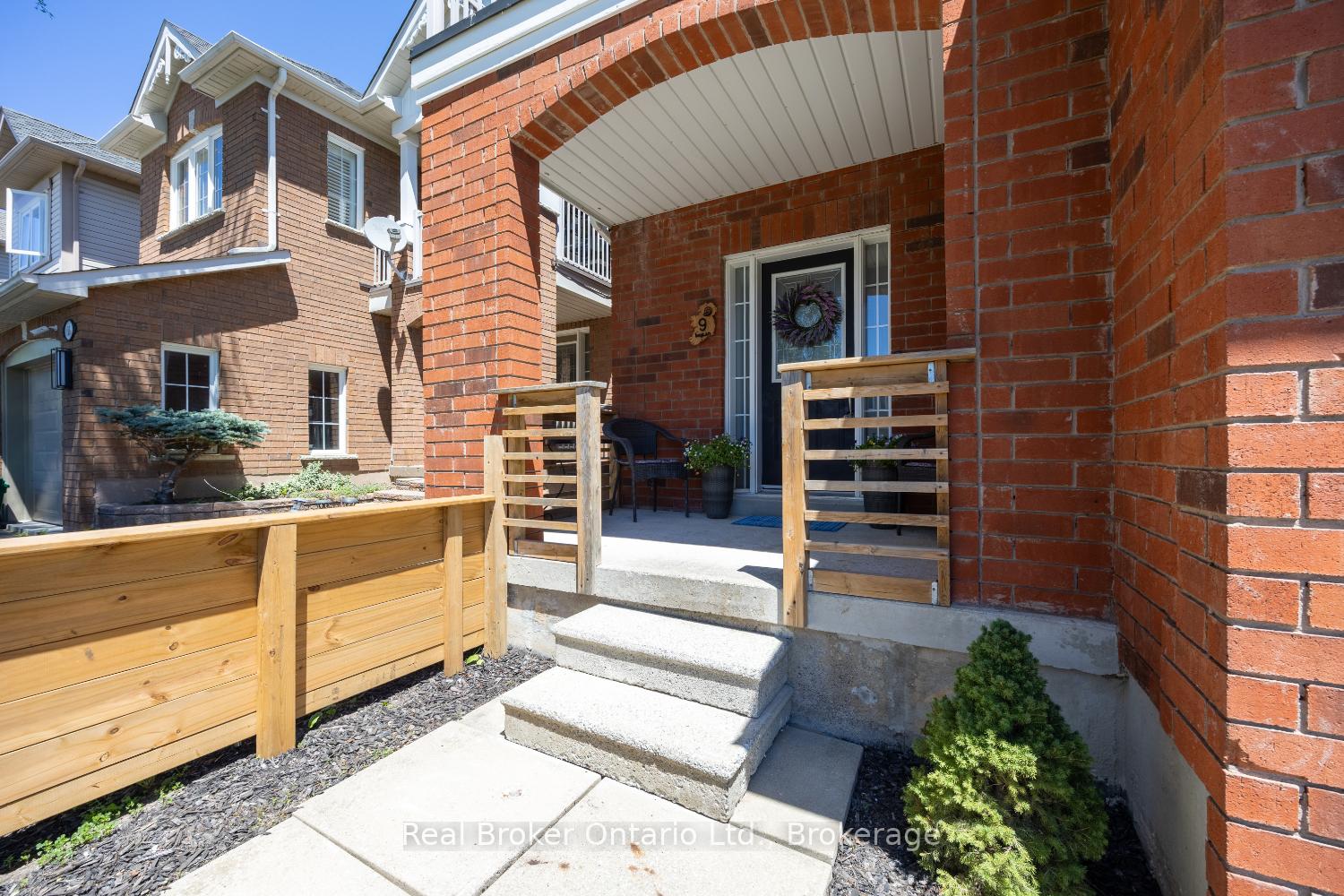 Photo 4 of 9 Candlebrook Drive, Whitby, Pringle Creek — HOMEH