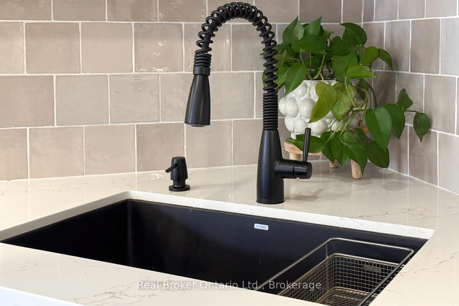 Photo 12 of 9 Candlebrook Drive, Whitby, Pringle Creek — HOMEH