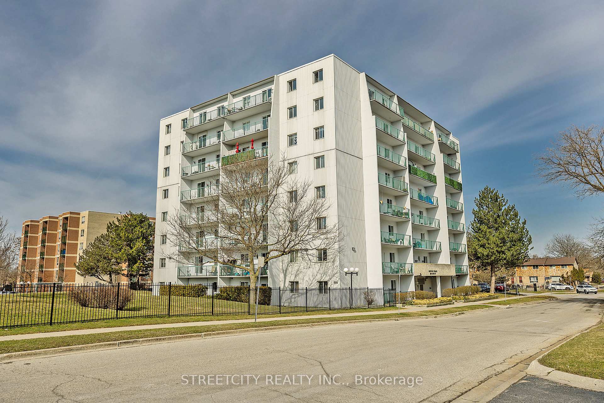 Photo 2 of Unit 701, 986 Huron Street, London, East A — HOMEH