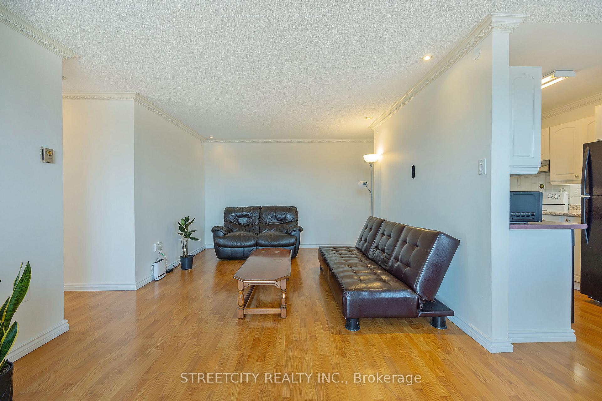 Photo 9 of Unit 701, 986 Huron Street, London, East A — HOMEH