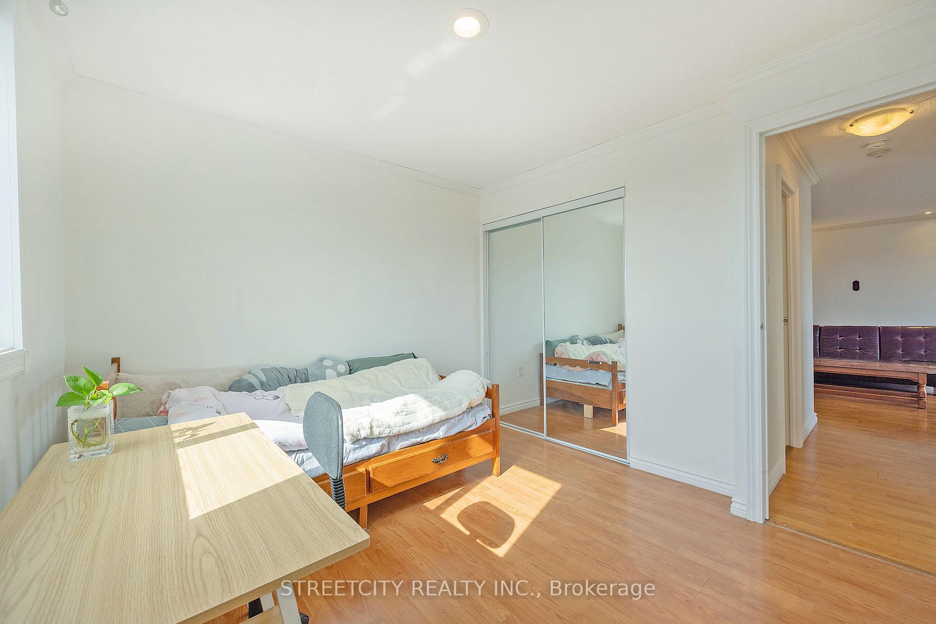 Photo 17 of Unit 701, 986 Huron Street, London, East A — HOMEH
