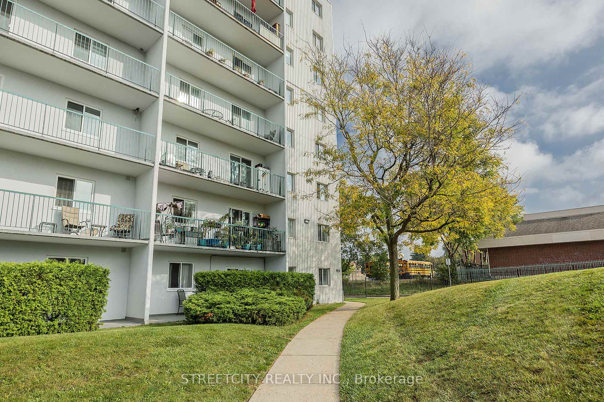 Photo 31 of Unit 701, 986 Huron Street, London, East A — HOMEH