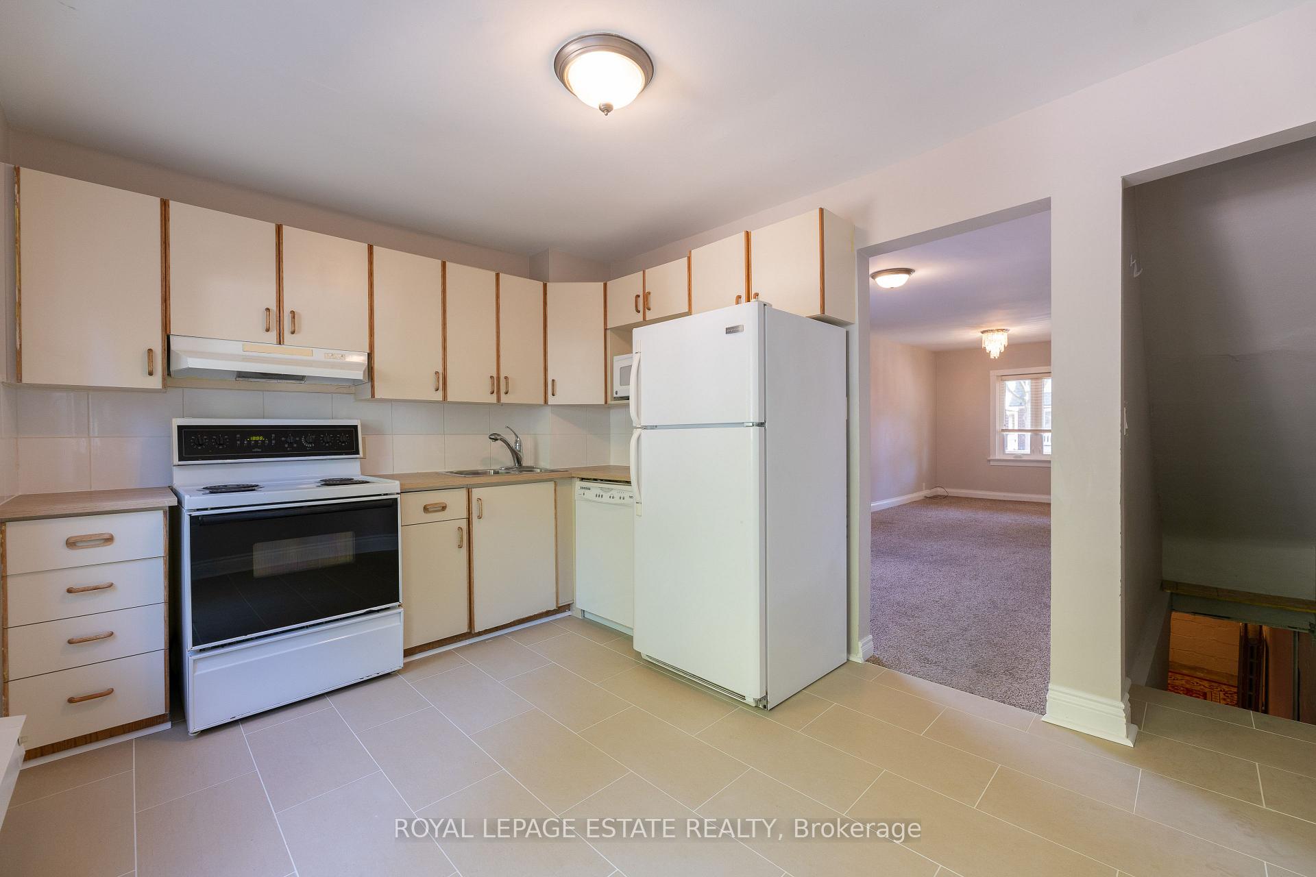 Photo 11 of 326 Monarch Park Avenue, Toronto, Danforth Village-East York — HOMEH