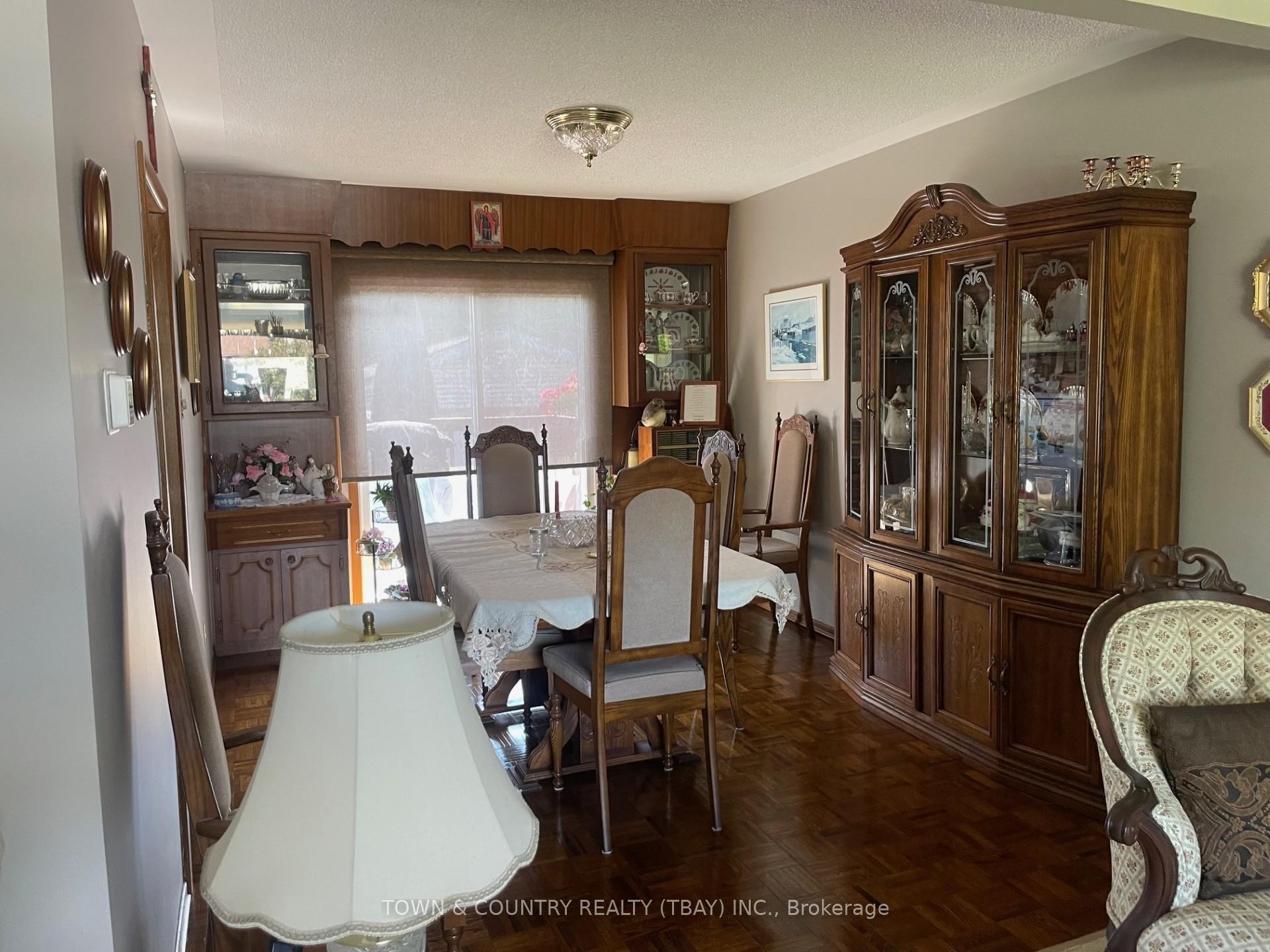 Photo 3 of 118 BayBerry Crescent, Thunder Bay, Northwood Park — HOMEH