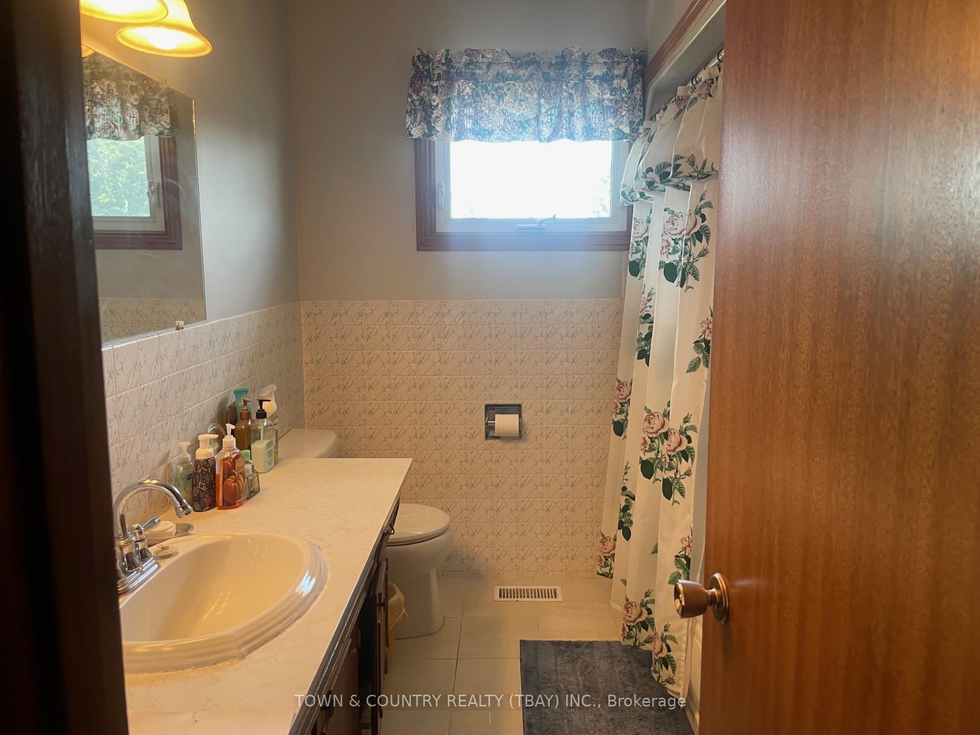 Photo 10 of 118 BayBerry Crescent, Thunder Bay, Northwood Park — HOMEH