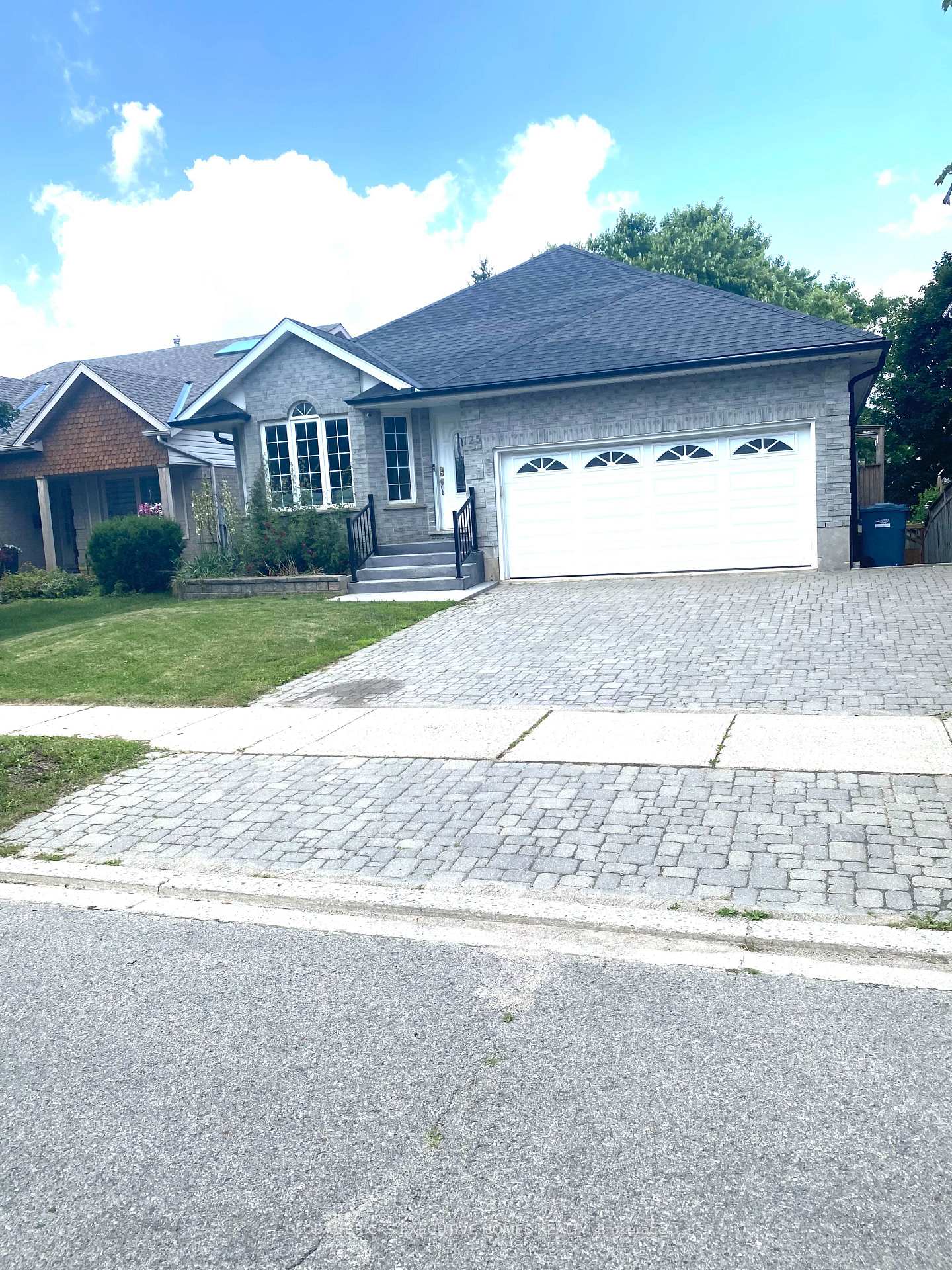 Photo 2 of 125 Municipal Street, Guelph, Dovercliffe Park/Old University — HOMEH