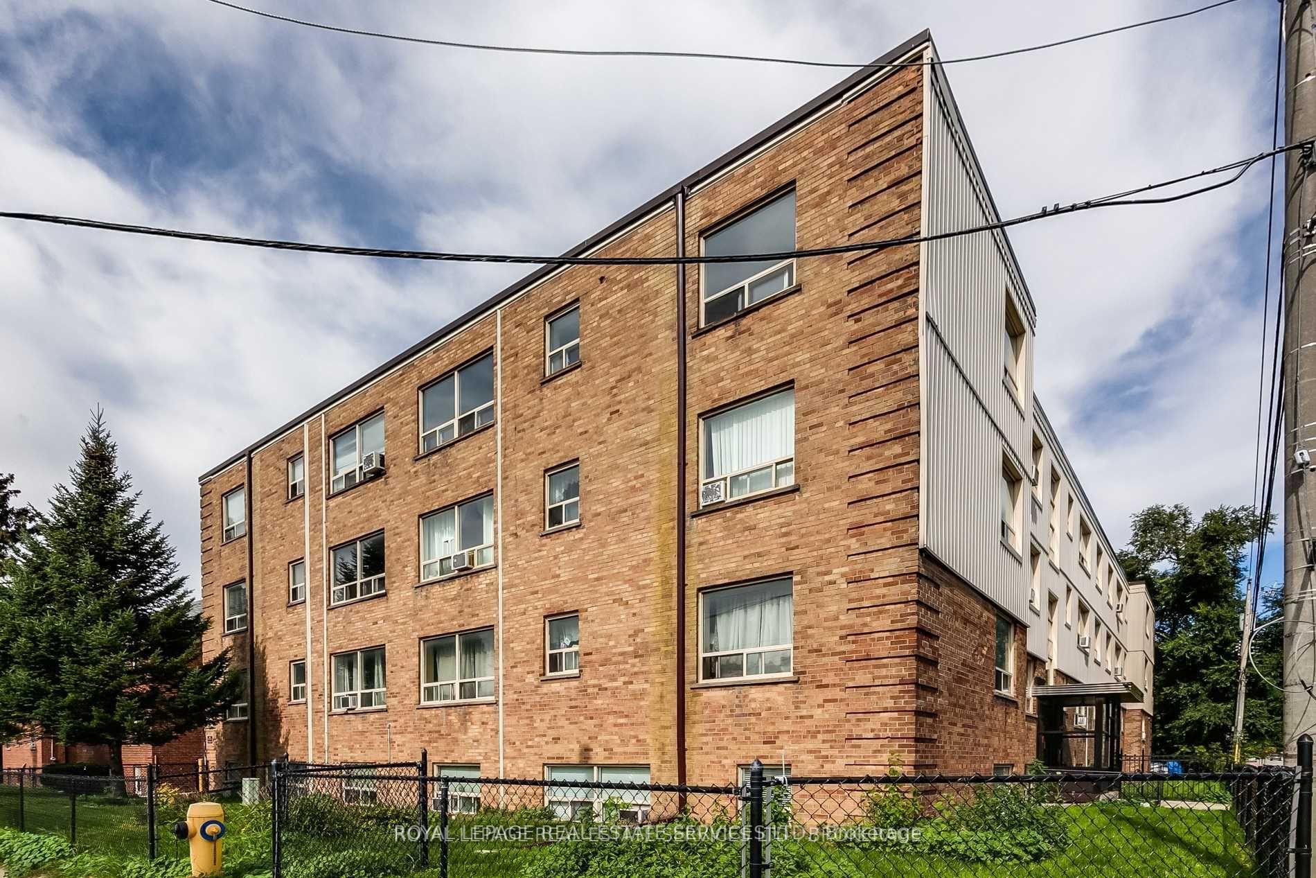 Photo 5 of Unit 308, 2908 St Clair Avenue E, Toronto, O'Connor-Parkview — HOMEH