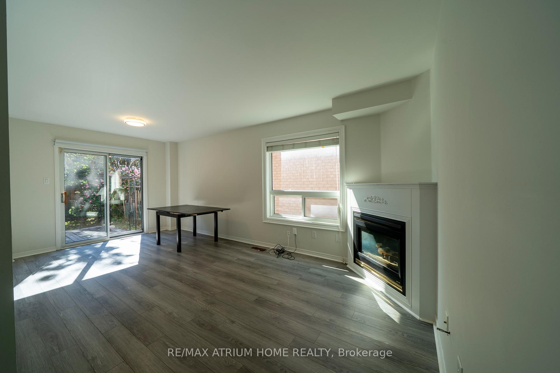 Photo 4 of 179 Elena Crescent, Vaughan, Maple — HOMEH