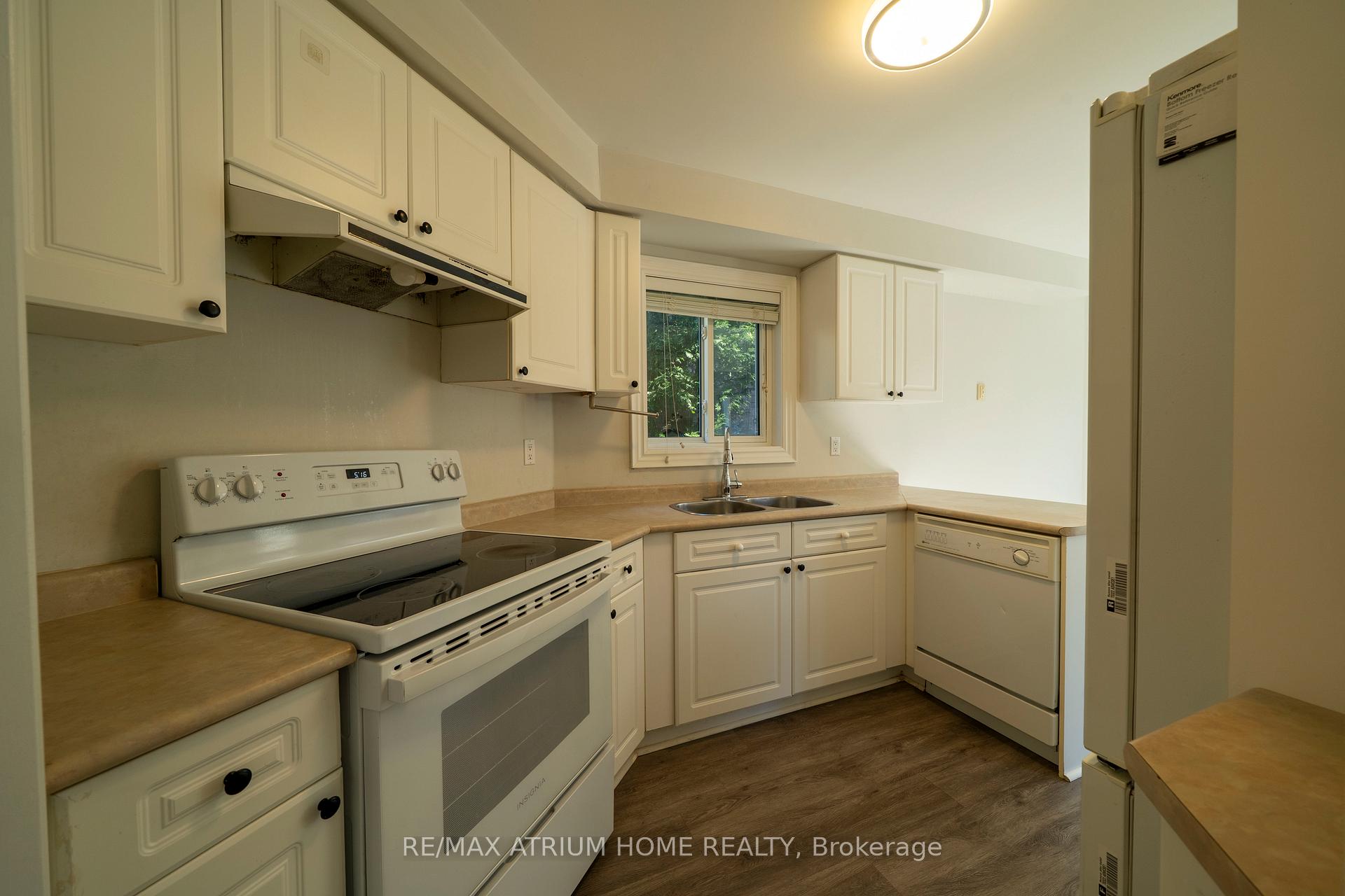 Photo 5 of 179 Elena Crescent, Vaughan, Maple — HOMEH