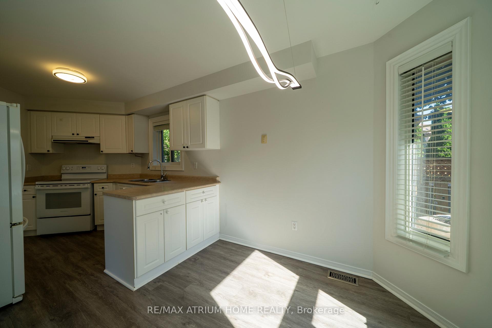 Photo 6 of 179 Elena Crescent, Vaughan, Maple — HOMEH