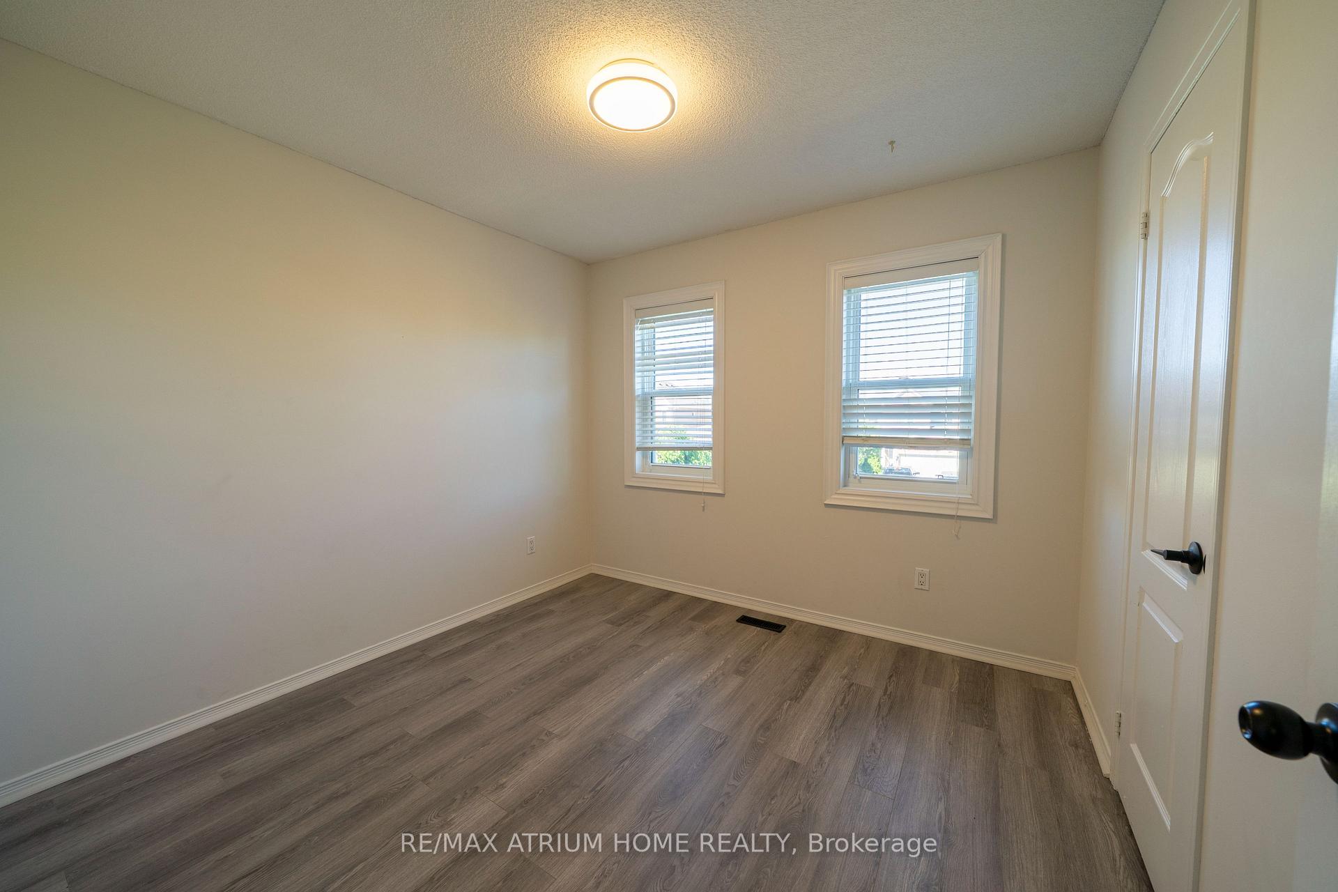 Photo 7 of 179 Elena Crescent, Vaughan, Maple — HOMEH