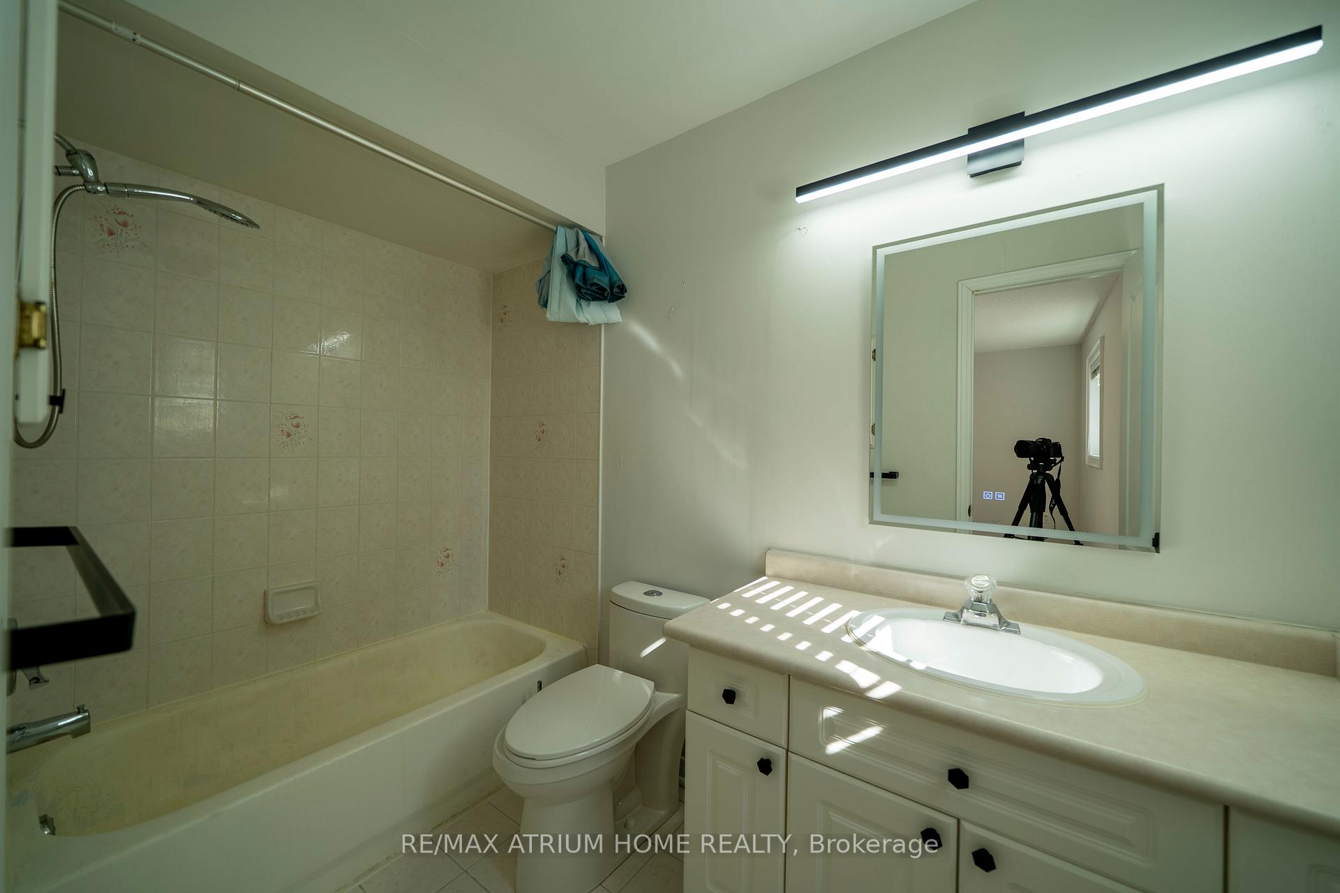 Photo 11 of 179 Elena Crescent, Vaughan, Maple — HOMEH