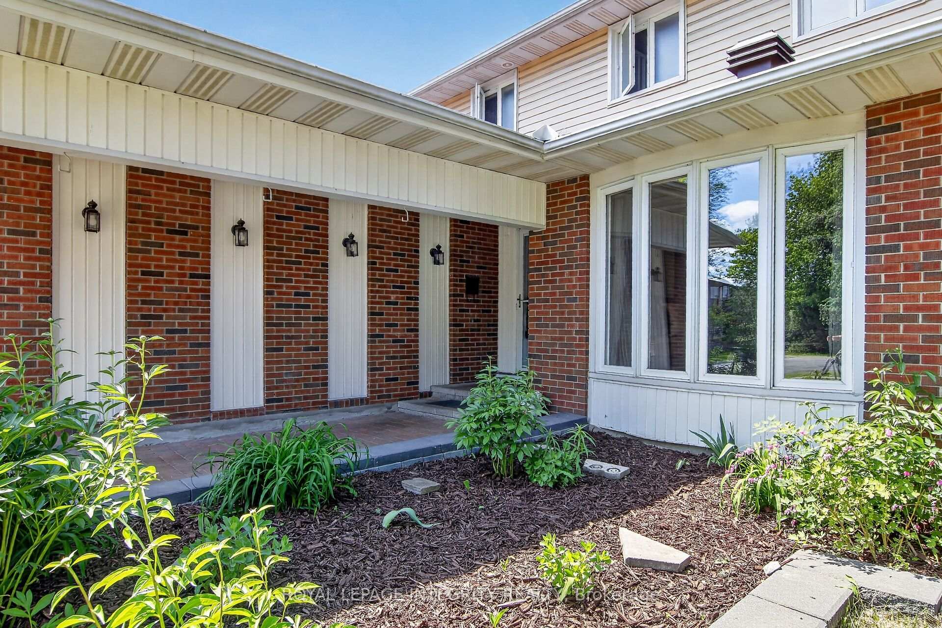 Photo 5 of 1646 Grey Nuns Drive, Ottawa, Convent Glen South — HOMEH
