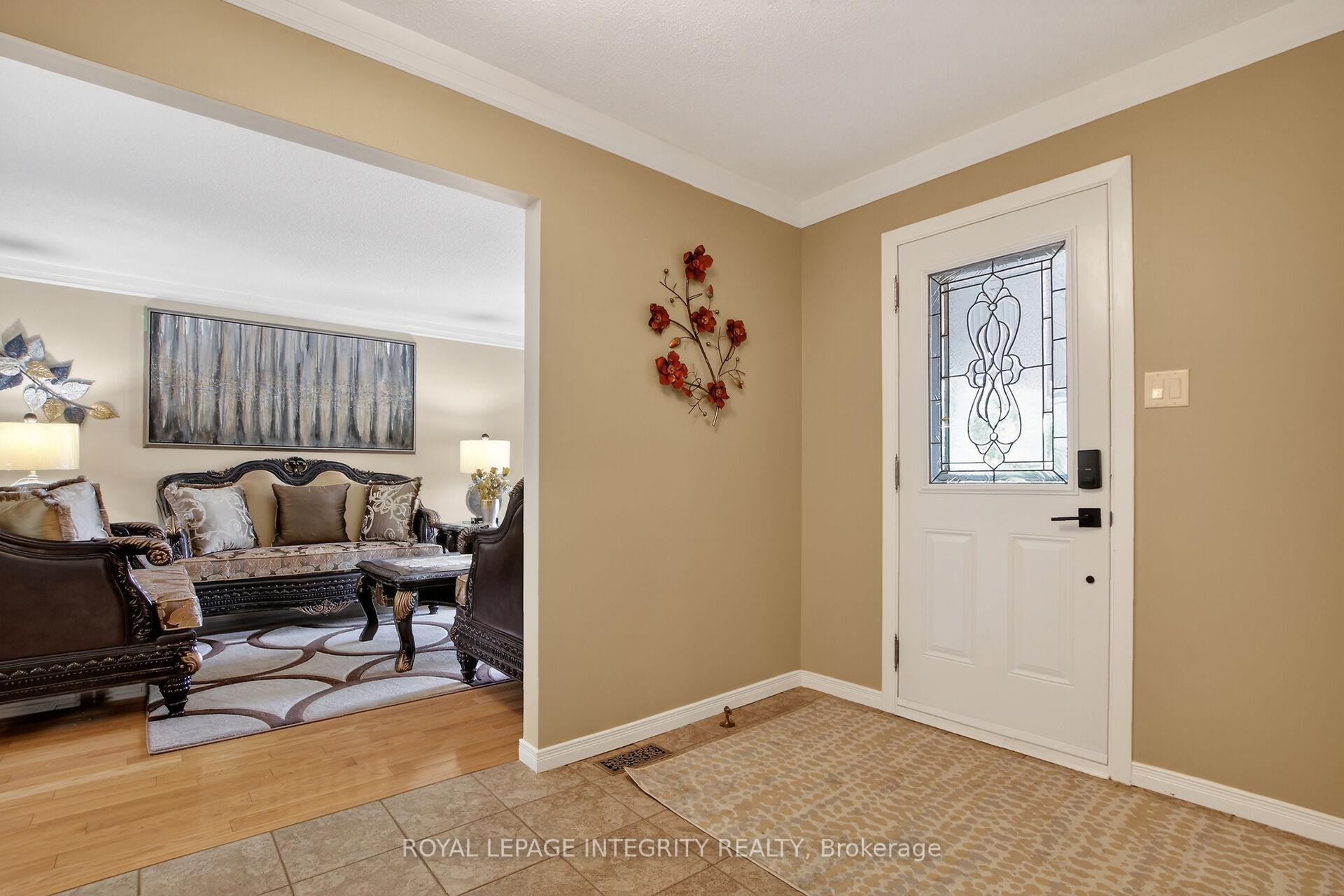 Photo 11 of 1646 Grey Nuns Drive, Ottawa, Convent Glen South — HOMEH