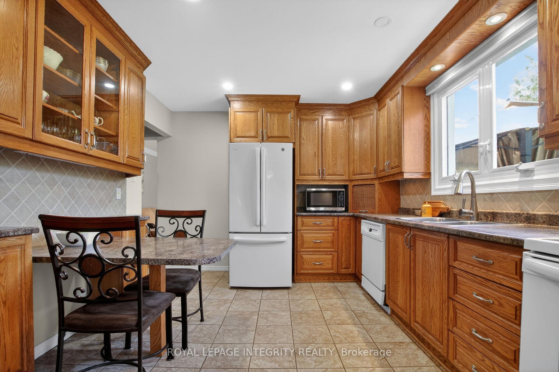 Photo 18 of 1646 Grey Nuns Drive, Ottawa, Convent Glen South — HOMEH