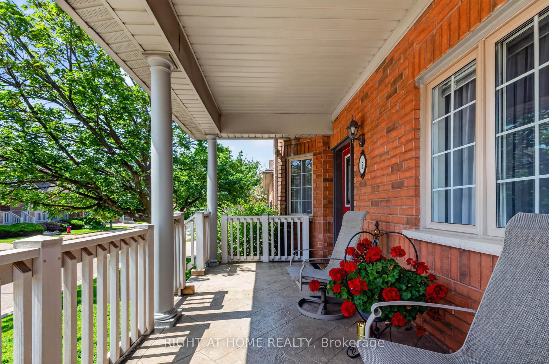 Photo 3 of 5 Orchard Park Gate, Brampton, Sandringham-Wellington — HOMEH
