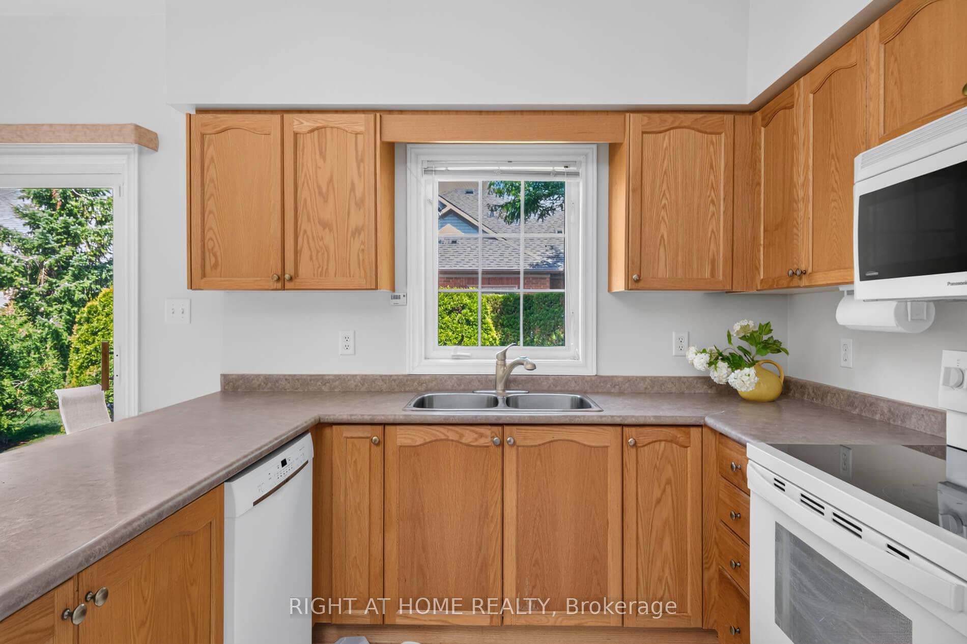 Photo 17 of 5 Orchard Park Gate, Brampton, Sandringham-Wellington — HOMEH
