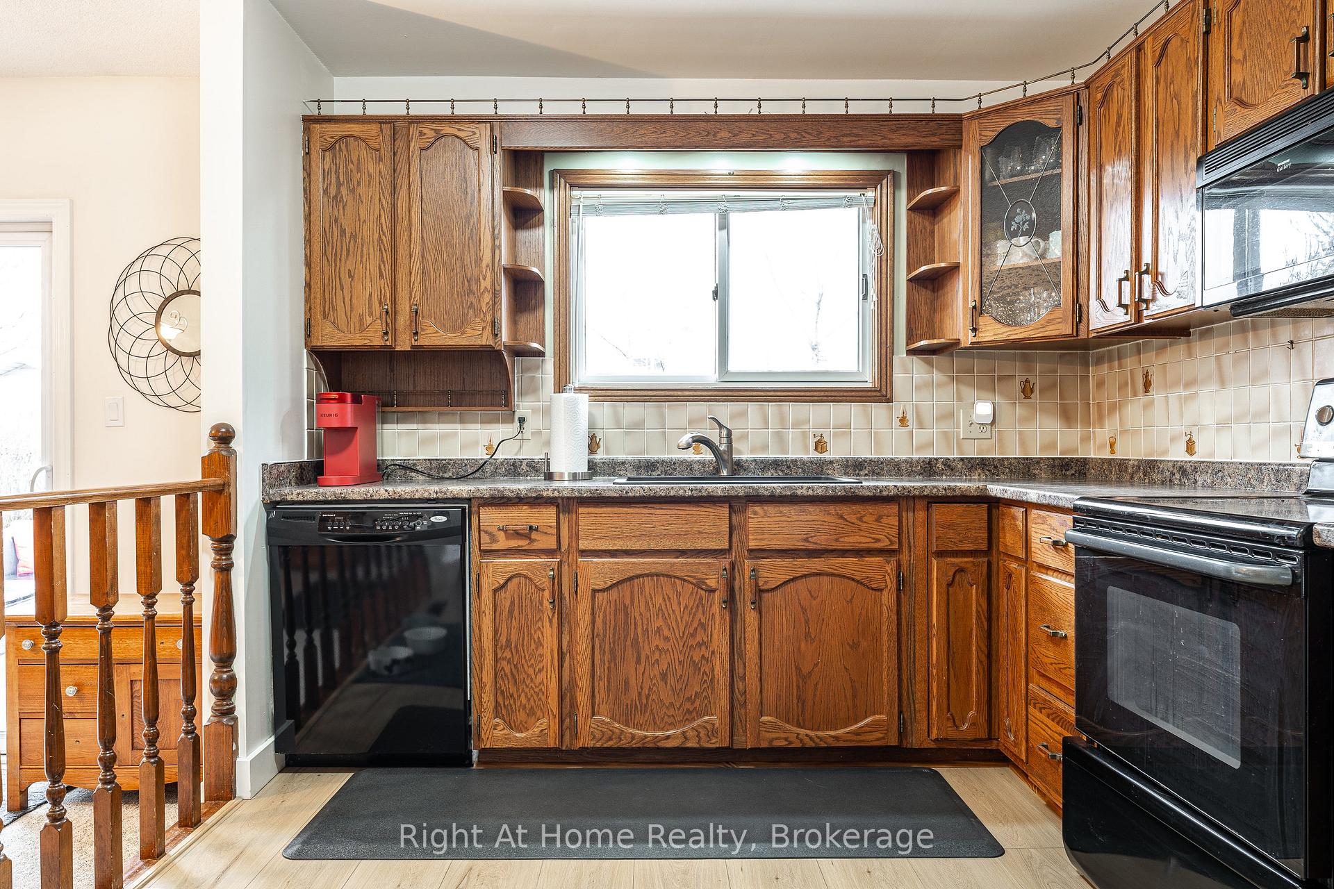 Photo 13 of 34 White Street, Stratford — HOMEH