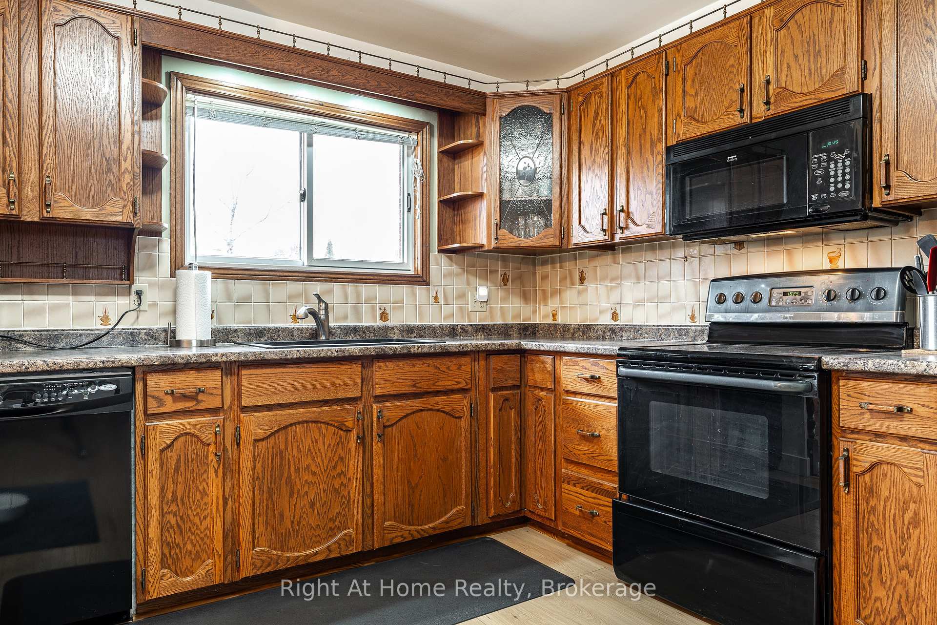 Photo 14 of 34 White Street, Stratford — HOMEH