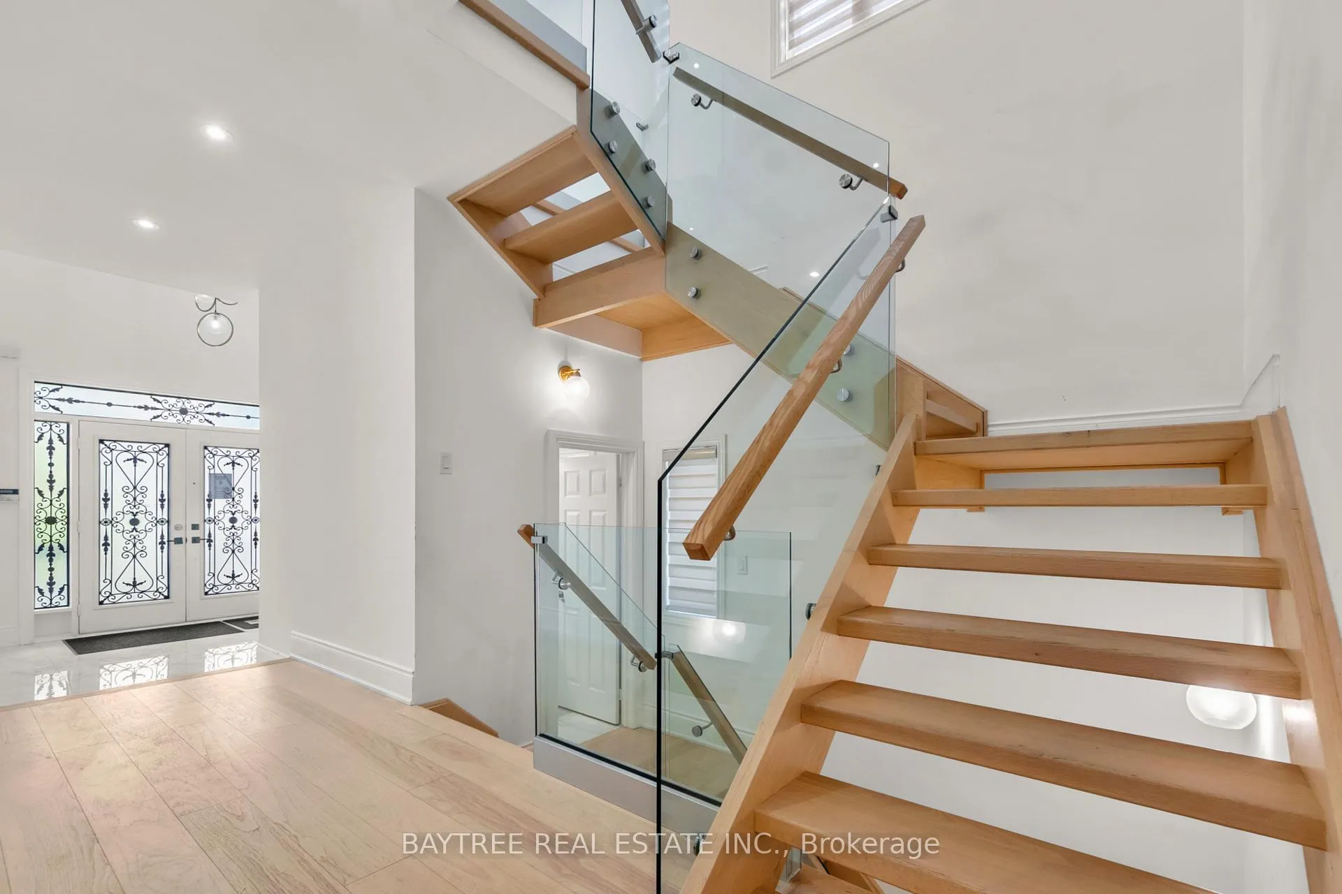 Photo 5 of 162 Bathurst Glen Drive, Vaughan, Patterson — HOMEH