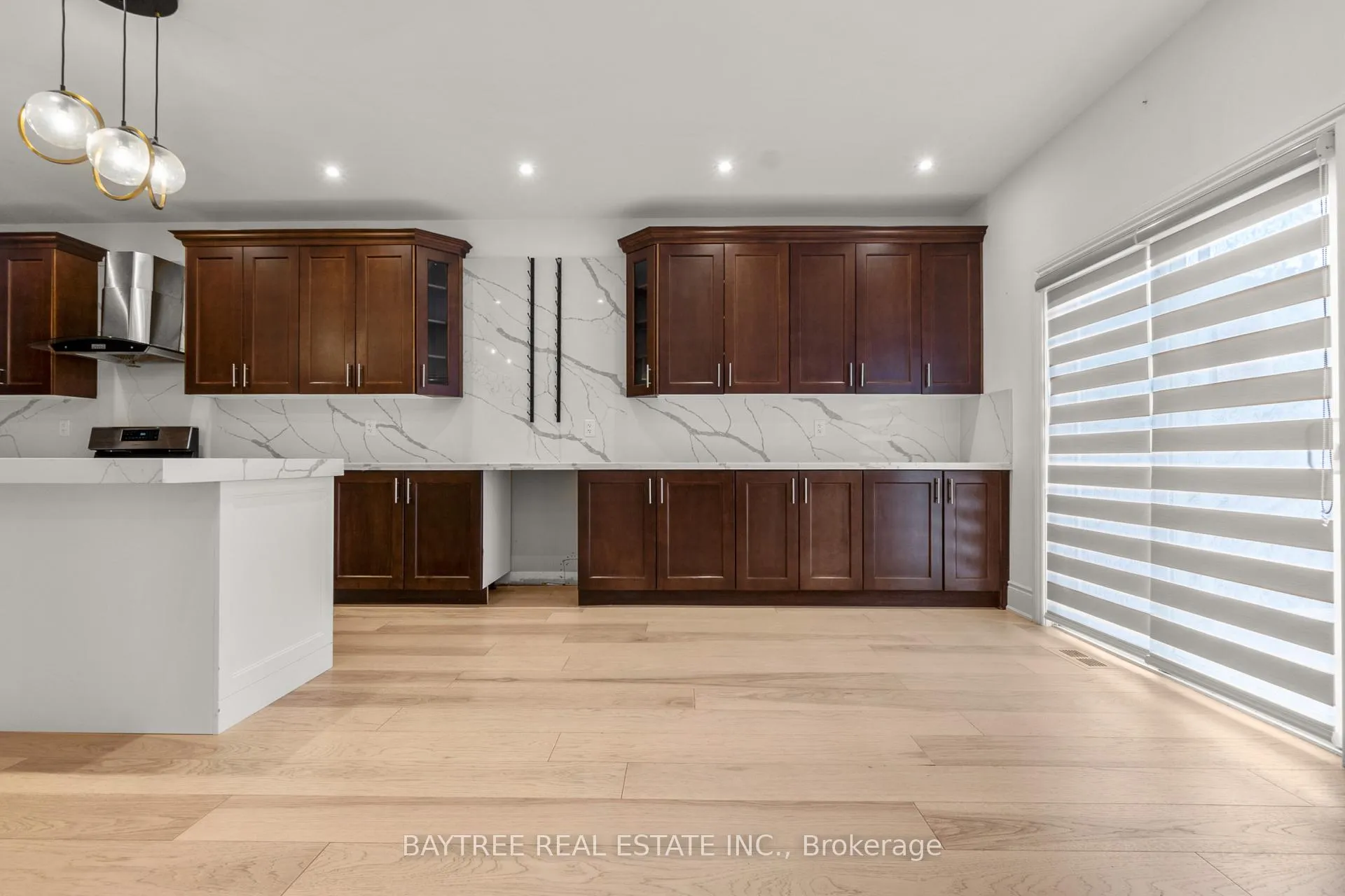 Photo 7 of 162 Bathurst Glen Drive, Vaughan, Patterson — HOMEH