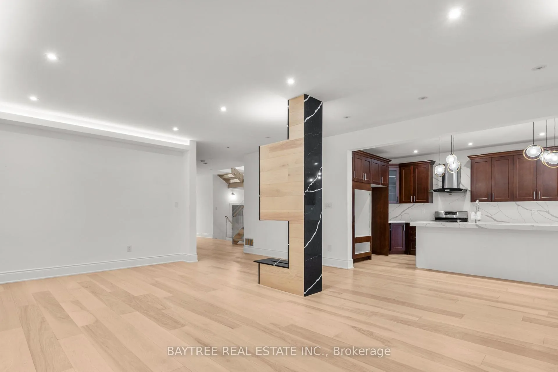 Photo 8 of 162 Bathurst Glen Drive, Vaughan, Patterson — HOMEH