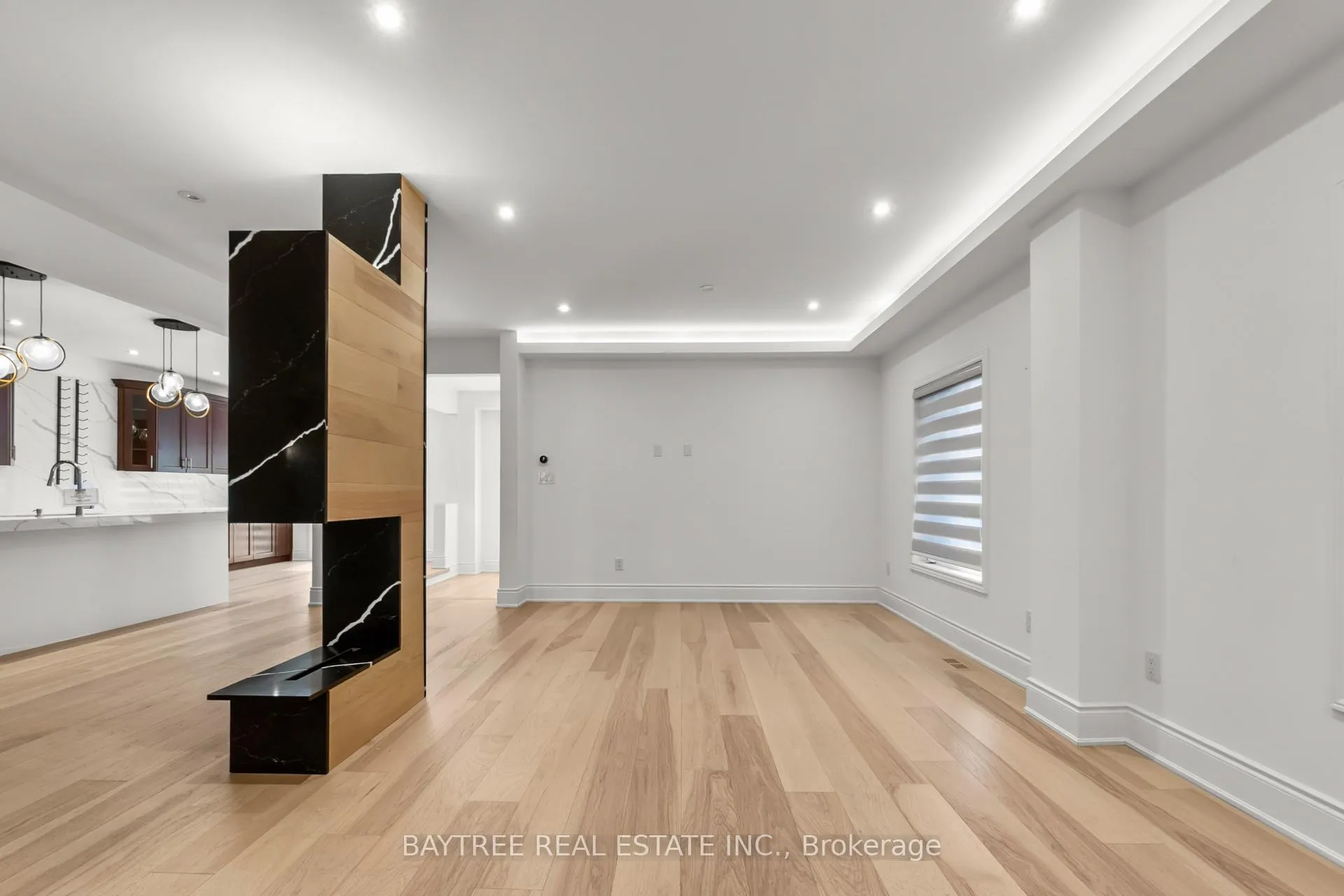 Photo 9 of 162 Bathurst Glen Drive, Vaughan, Patterson — HOMEH