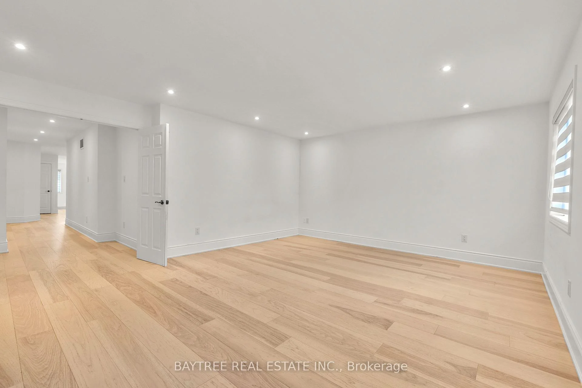 Photo 12 of 162 Bathurst Glen Drive, Vaughan, Patterson — HOMEH