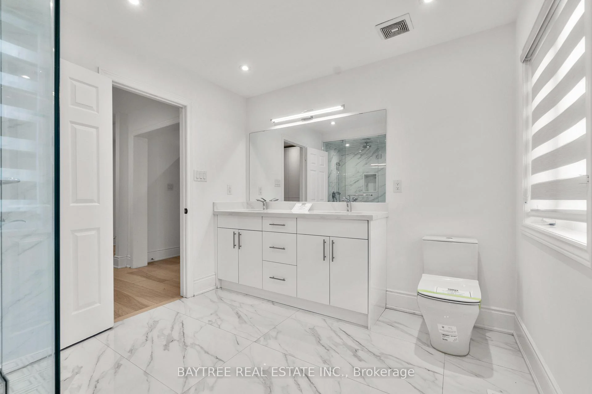 Photo 15 of 162 Bathurst Glen Drive, Vaughan, Patterson — HOMEH
