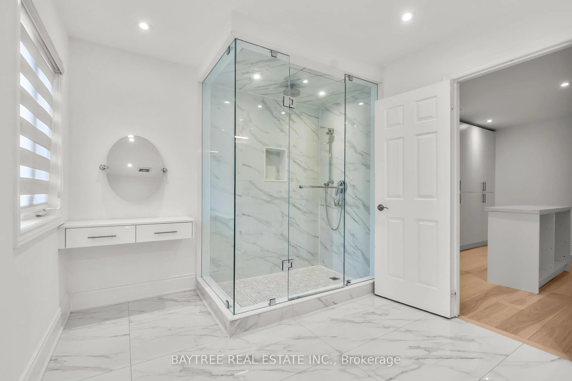 Photo 16 of 162 Bathurst Glen Drive, Vaughan, Patterson — HOMEH