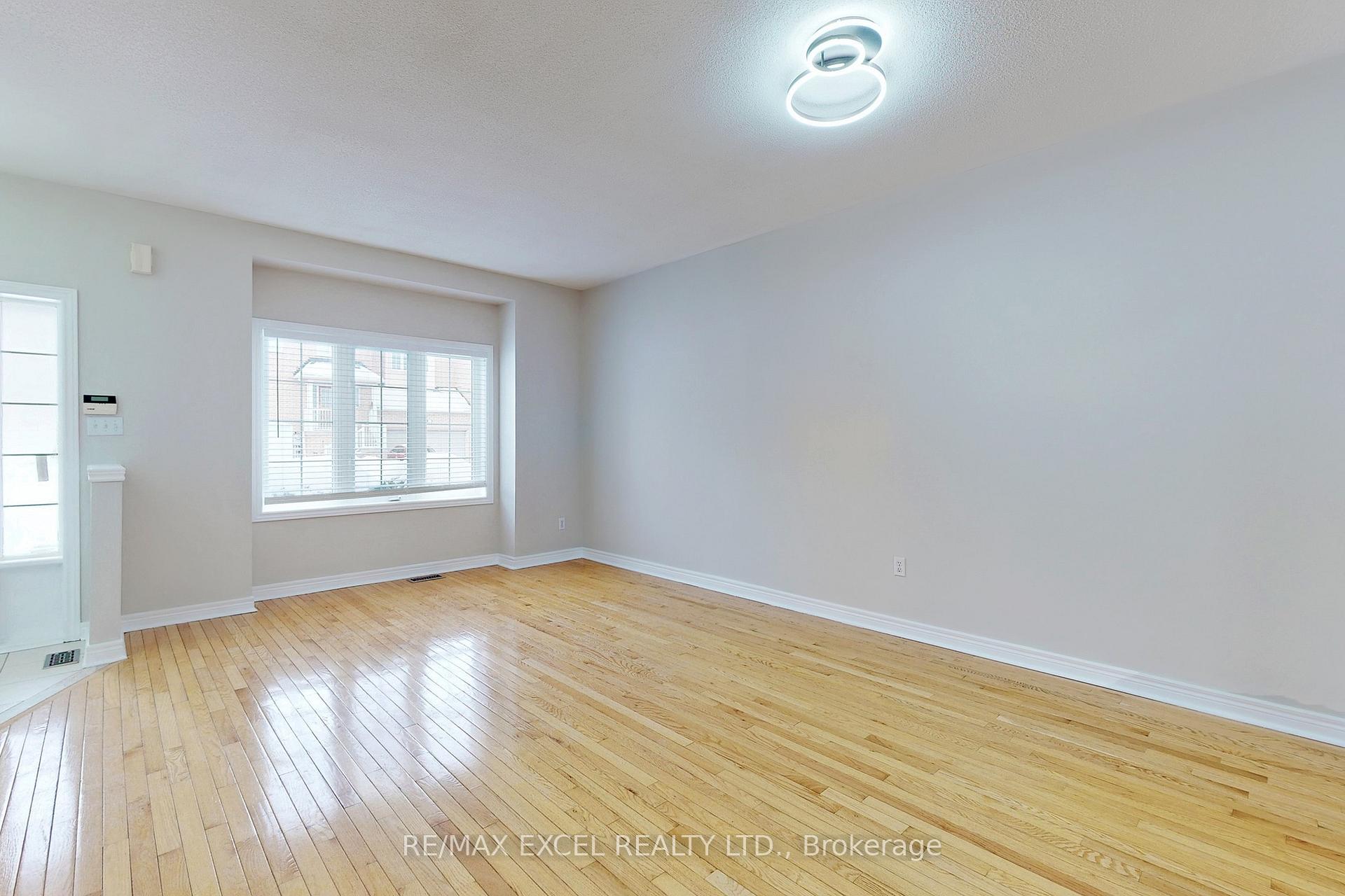 Photo 4 of 24 John Gary Drive, Markham, Village Green-South Unionville — HOMEH