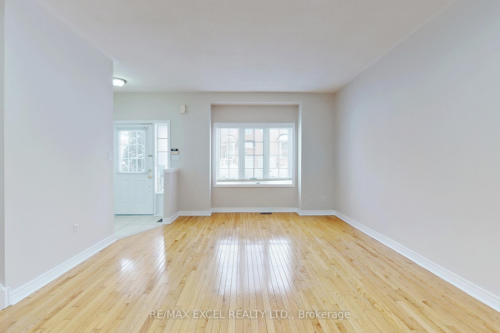 Photo 5 of 24 John Gary Drive, Markham, Village Green-South Unionville — HOMEH