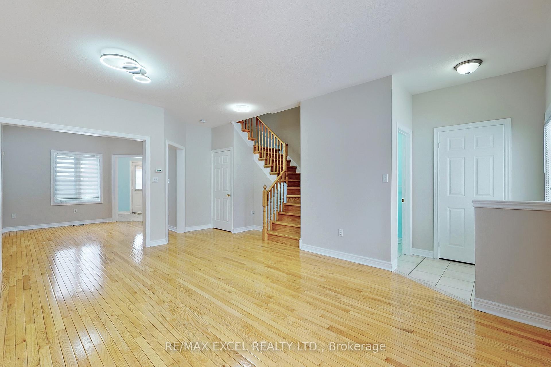 Photo 8 of 24 John Gary Drive, Markham, Village Green-South Unionville — HOMEH