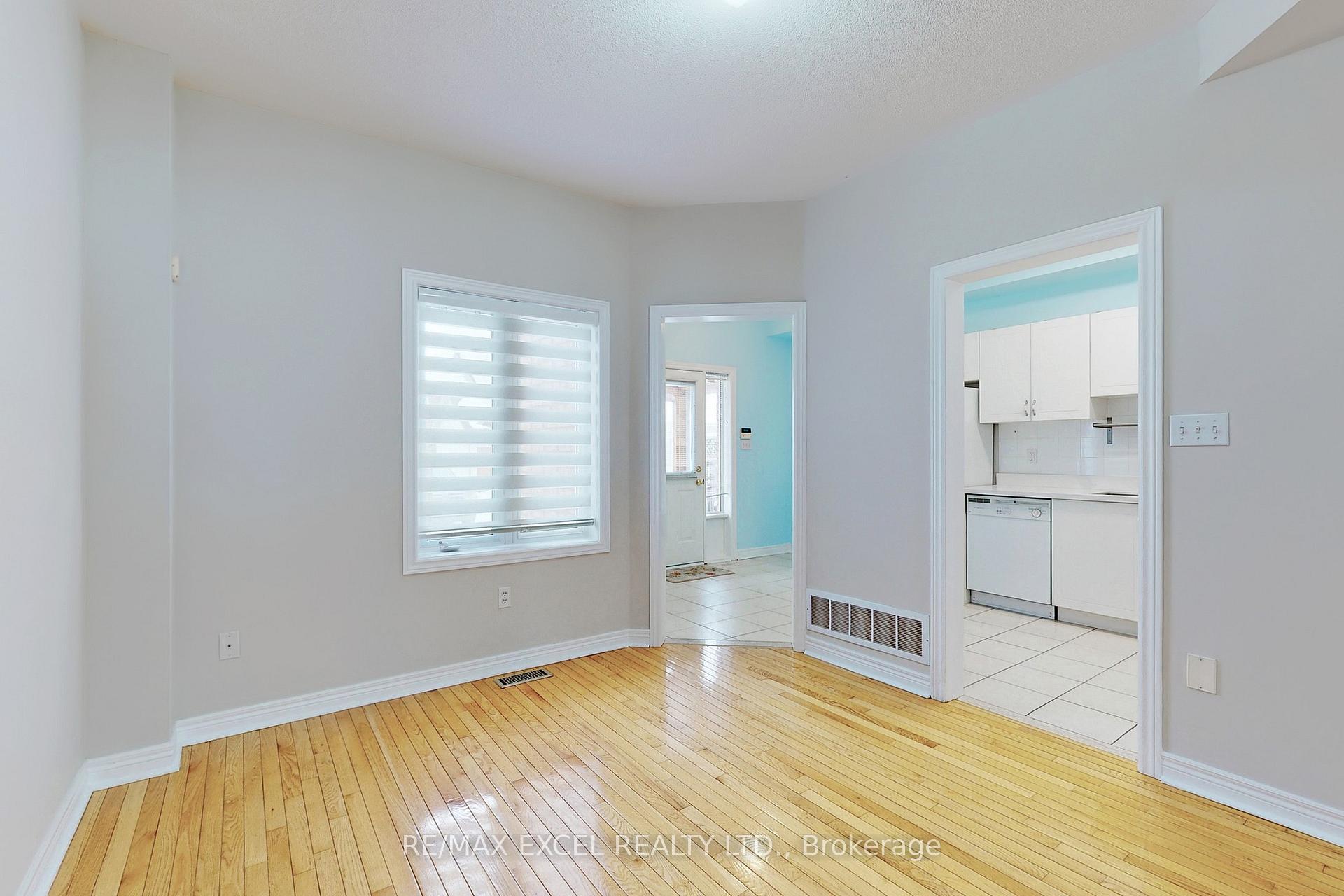Photo 9 of 24 John Gary Drive, Markham, Village Green-South Unionville — HOMEH