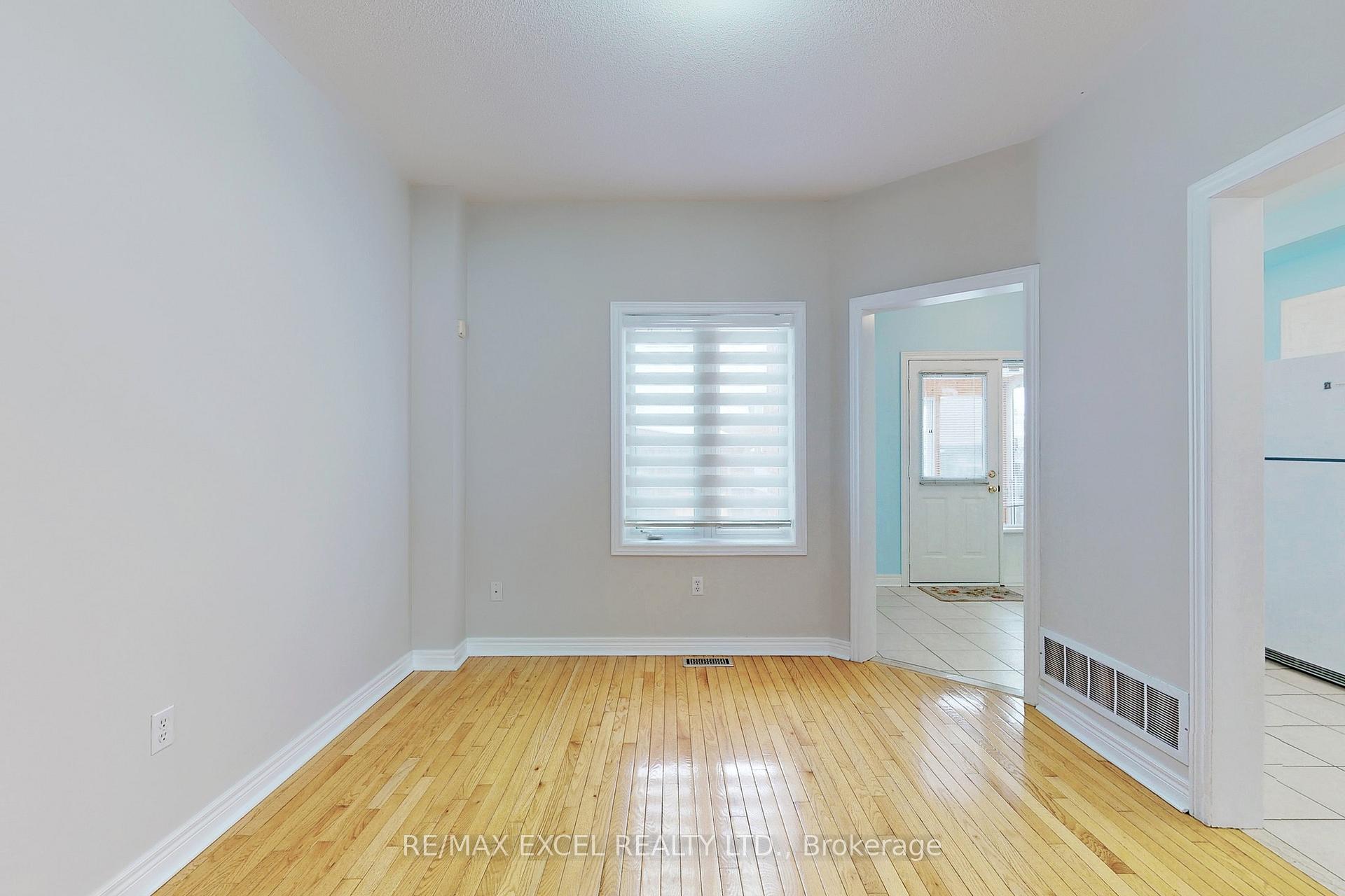 Photo 12 of 24 John Gary Drive, Markham, Village Green-South Unionville — HOMEH