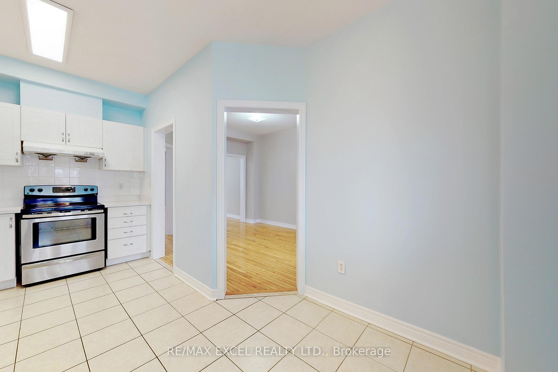Photo 14 of 24 John Gary Drive, Markham, Village Green-South Unionville — HOMEH