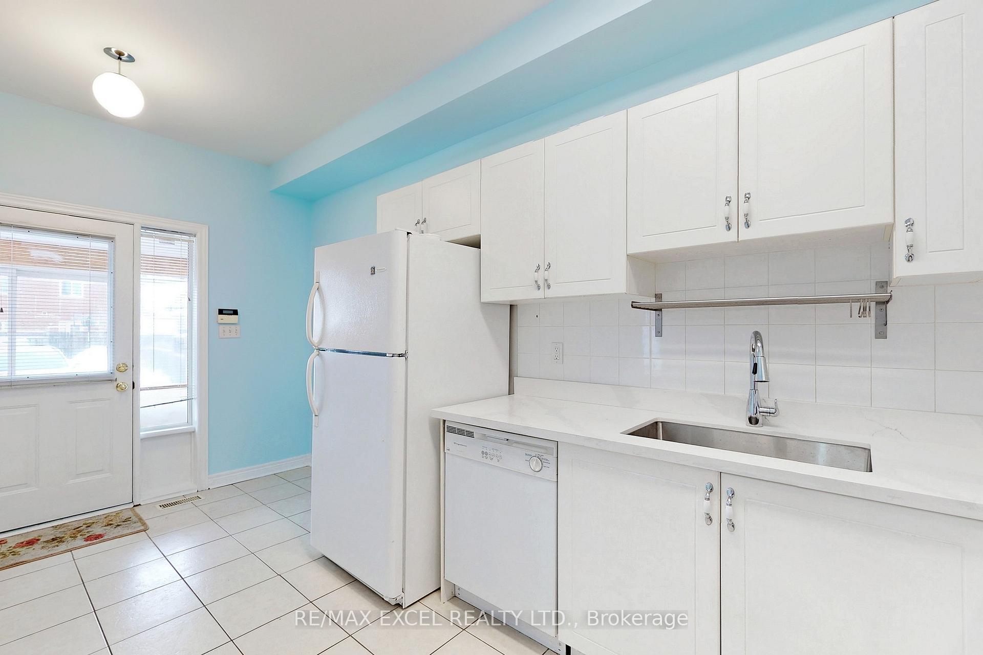 Photo 15 of 24 John Gary Drive, Markham, Village Green-South Unionville — HOMEH