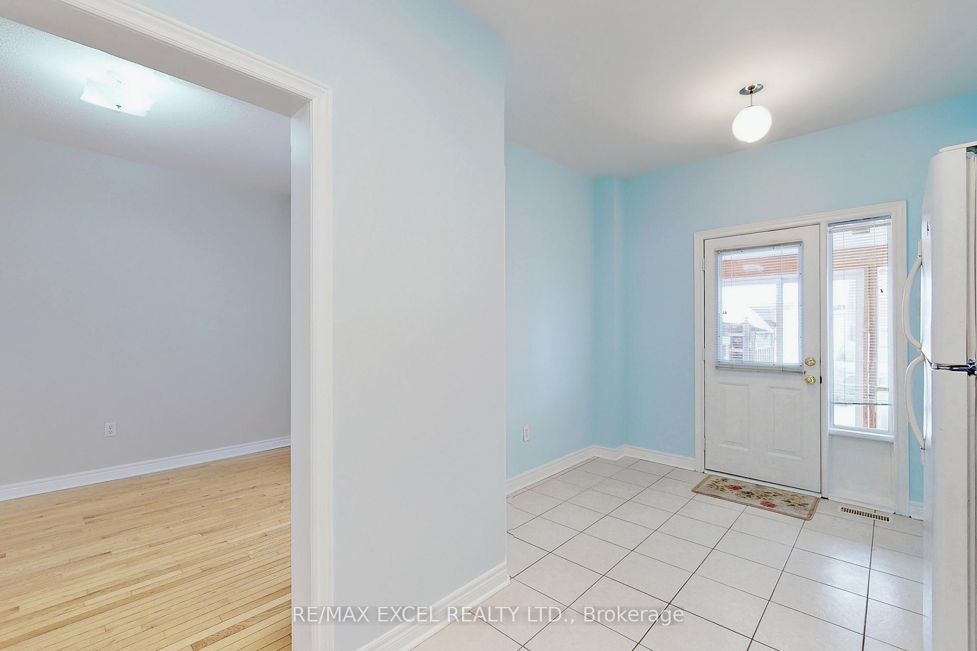 Photo 16 of 24 John Gary Drive, Markham, Village Green-South Unionville — HOMEH